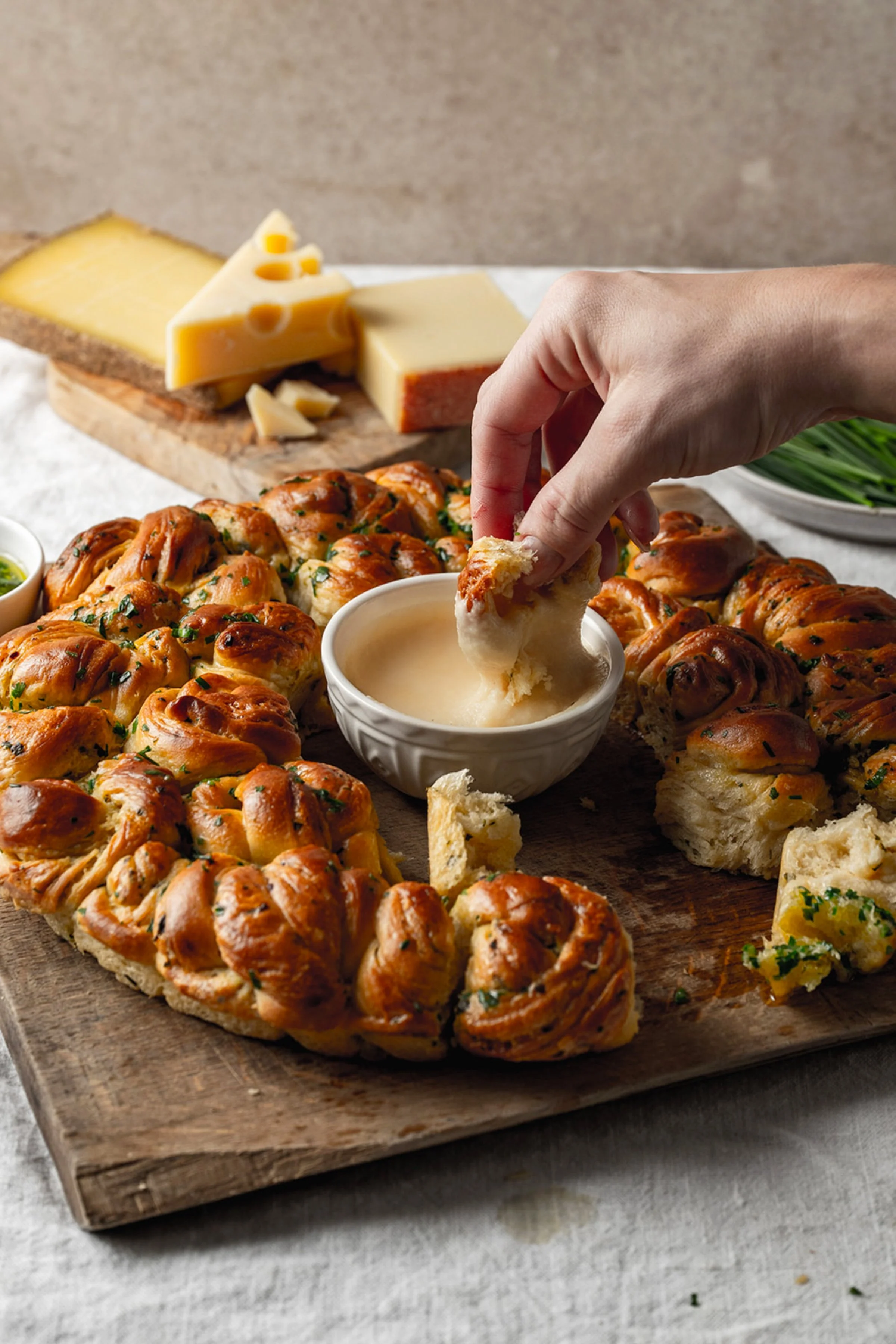 Garlic Butter Tear and Share Wreath with Cheese Fondue