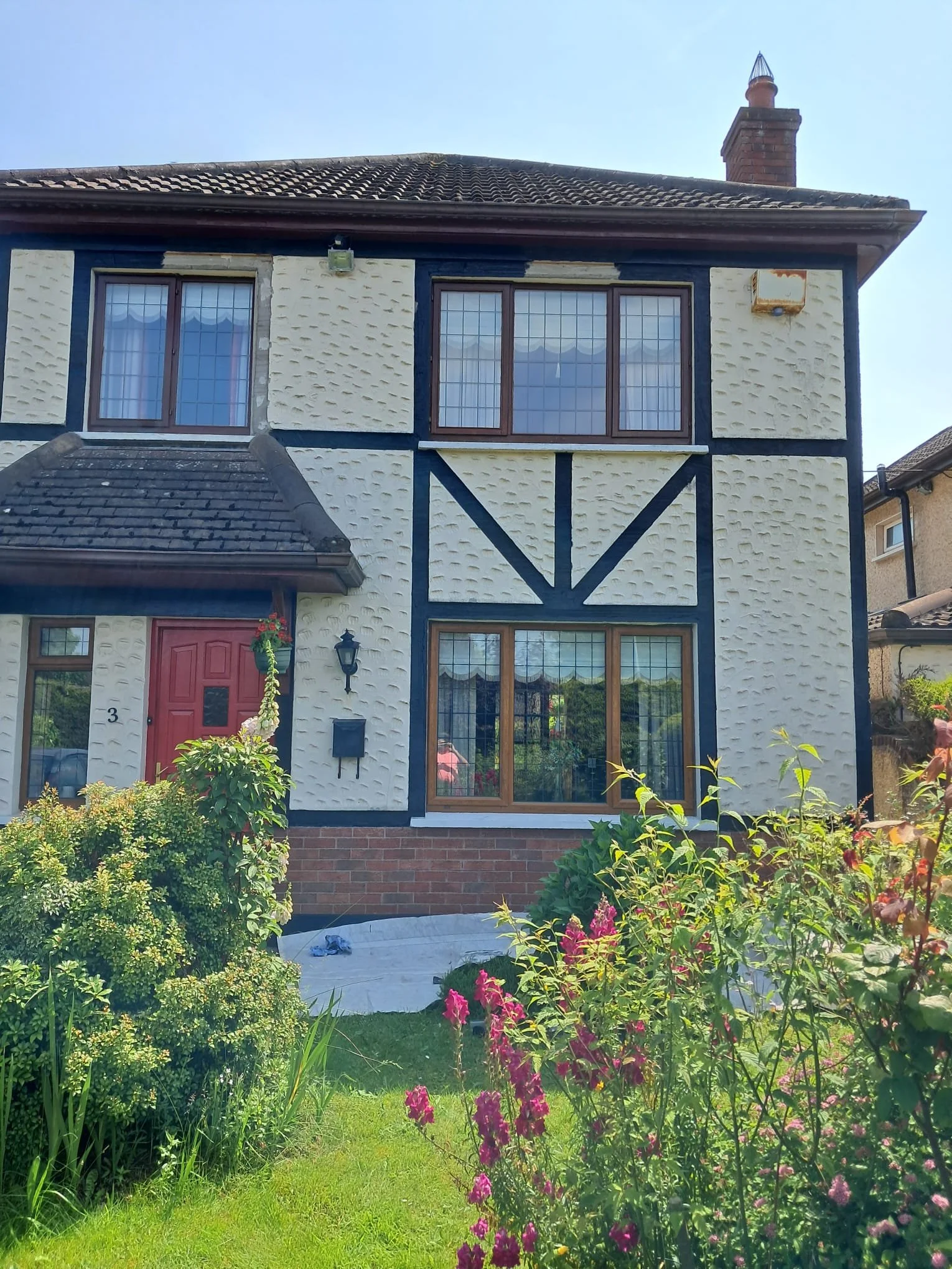 Interior painting service in Naas Kildare - walls and skirting freshly painted by Kenny Painting