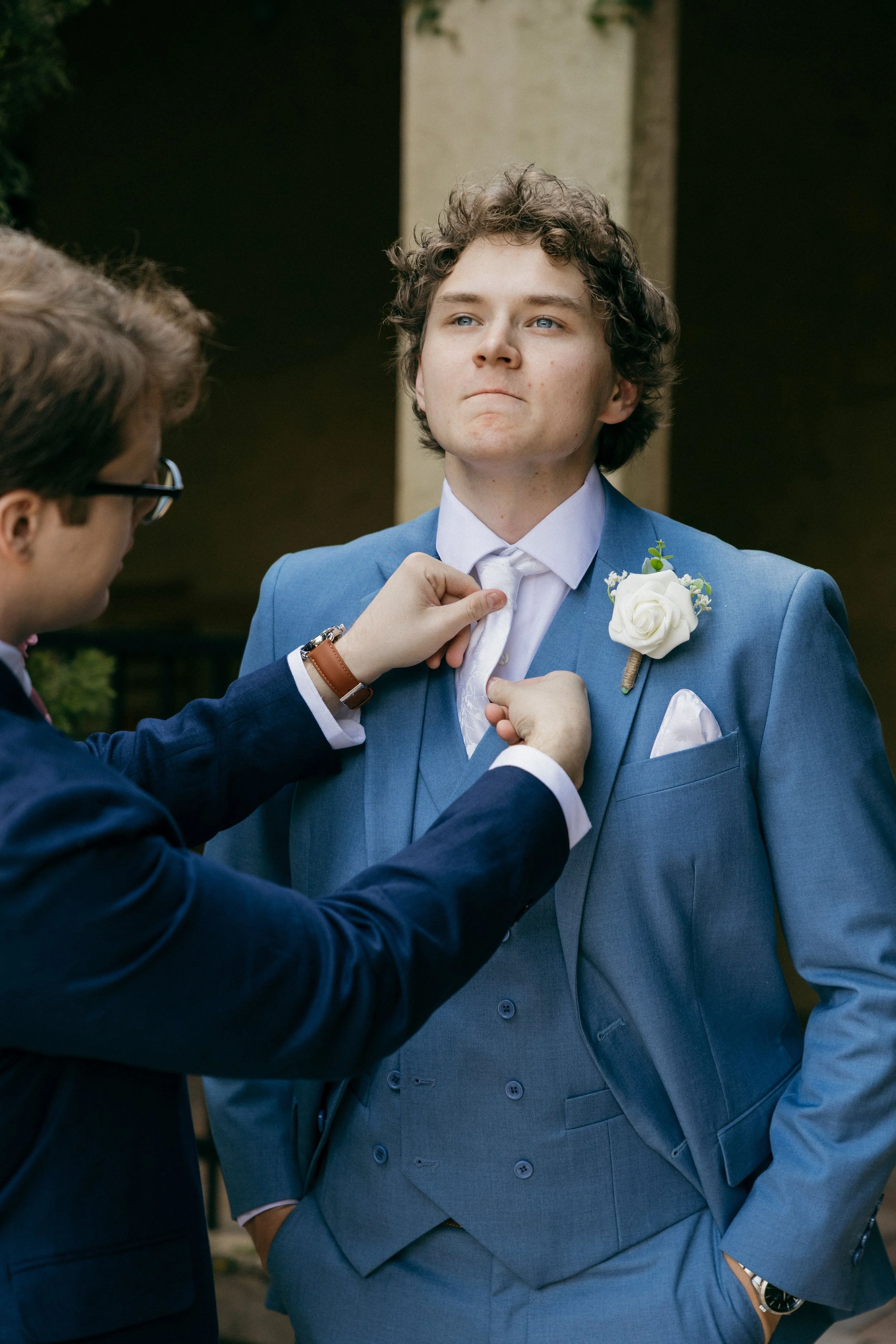 OppedalV_Getting Ready and First Looks-005.jpg