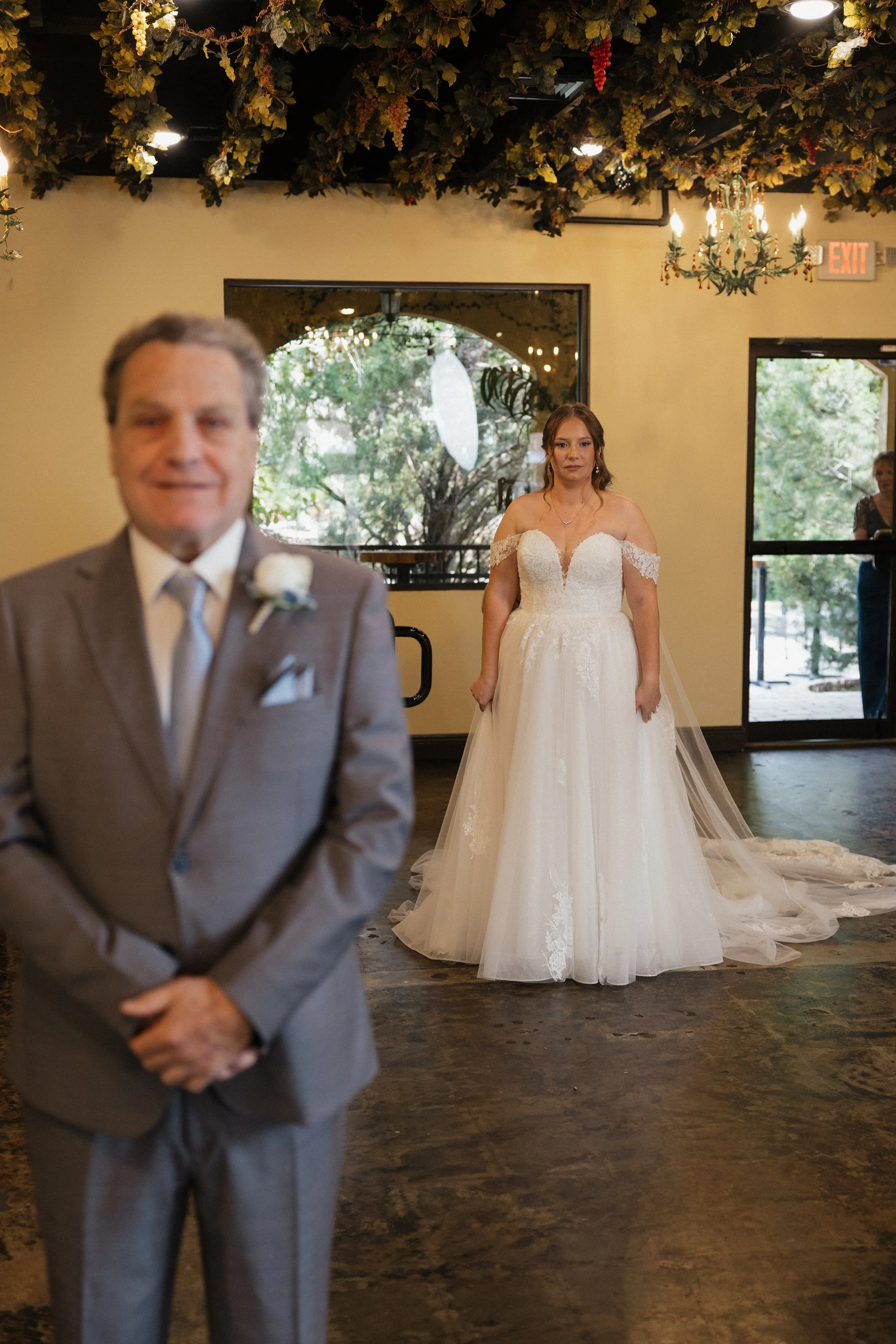 OppedalV_Getting Ready and First Looks-098.jpg