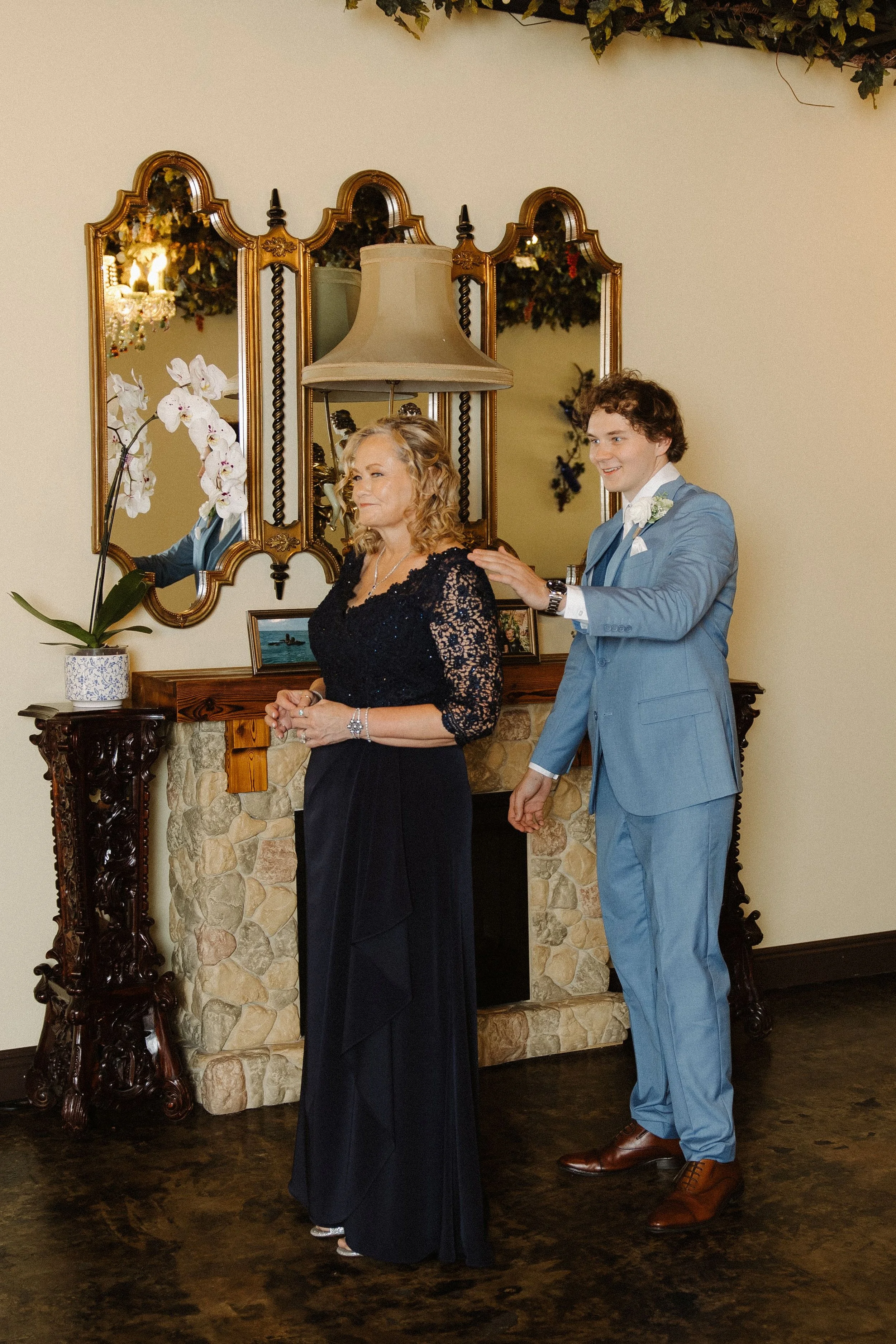 OppedalV_Getting Ready and First Looks-018.jpg