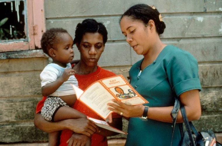 A community health worker provides nutrition information