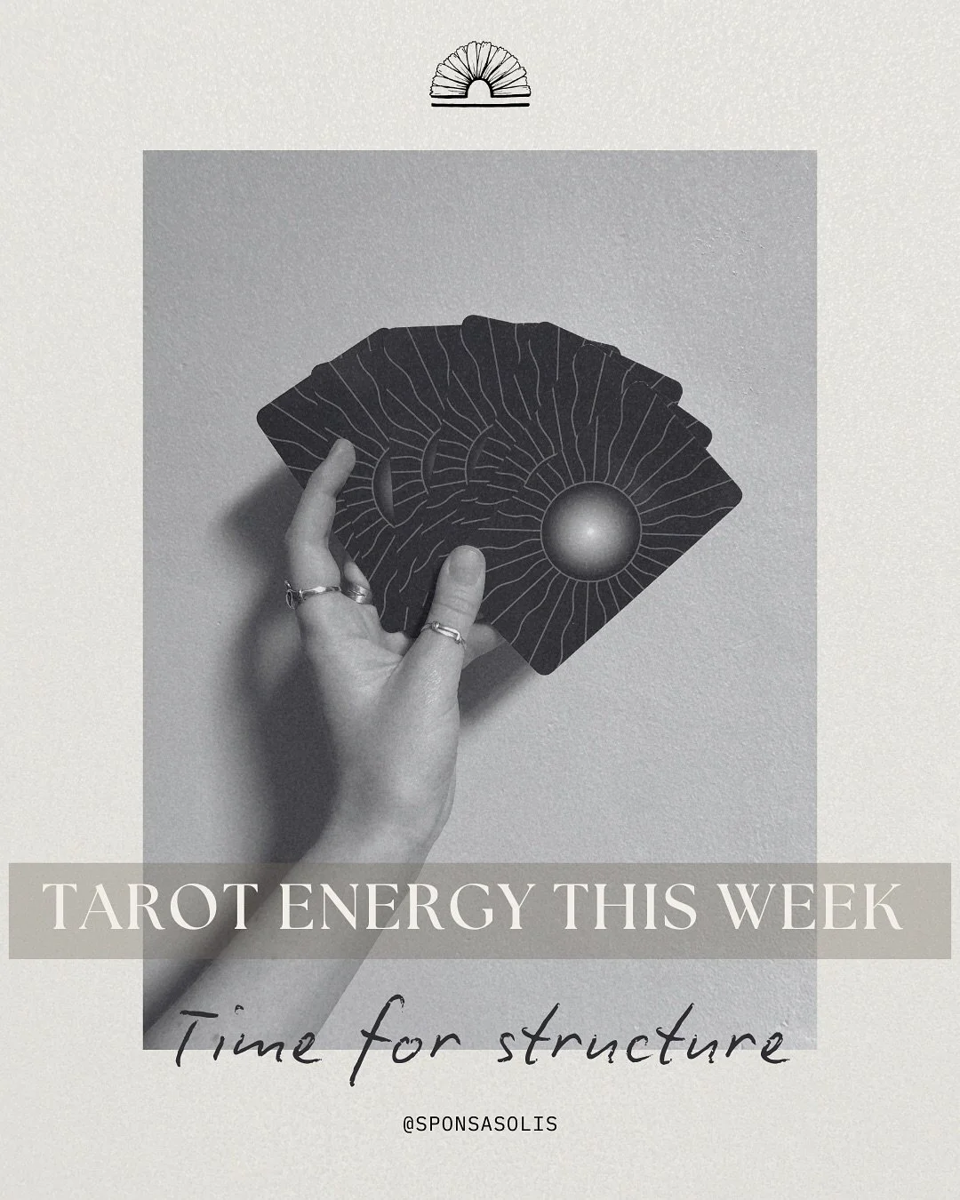 Funnily enough I drew The Empress reversed last week, symbolising an imbalance or interrupted flow. The Emperor arrives to press that reset button🤴 This week is all about structure, setting your boundaries and planning ahead 📝 
Check the slides for