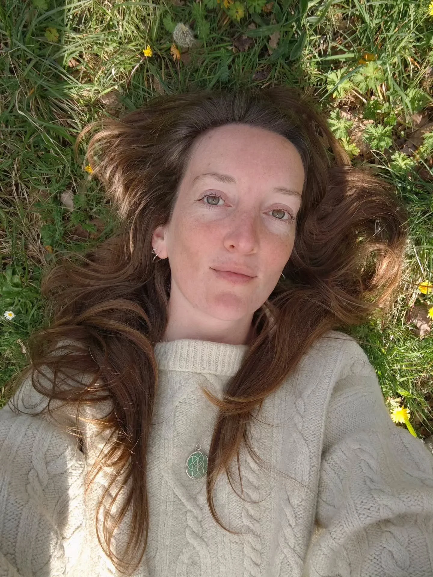 Grounding or earthing: the act of connecting to earth. Simply standing or walking barefoot, or lying down in the grass for a moment to &lsquo;recharge&rsquo; is amazingly soothing for our nervous system🔋
The Earth&rsquo;s surface contains a natural 