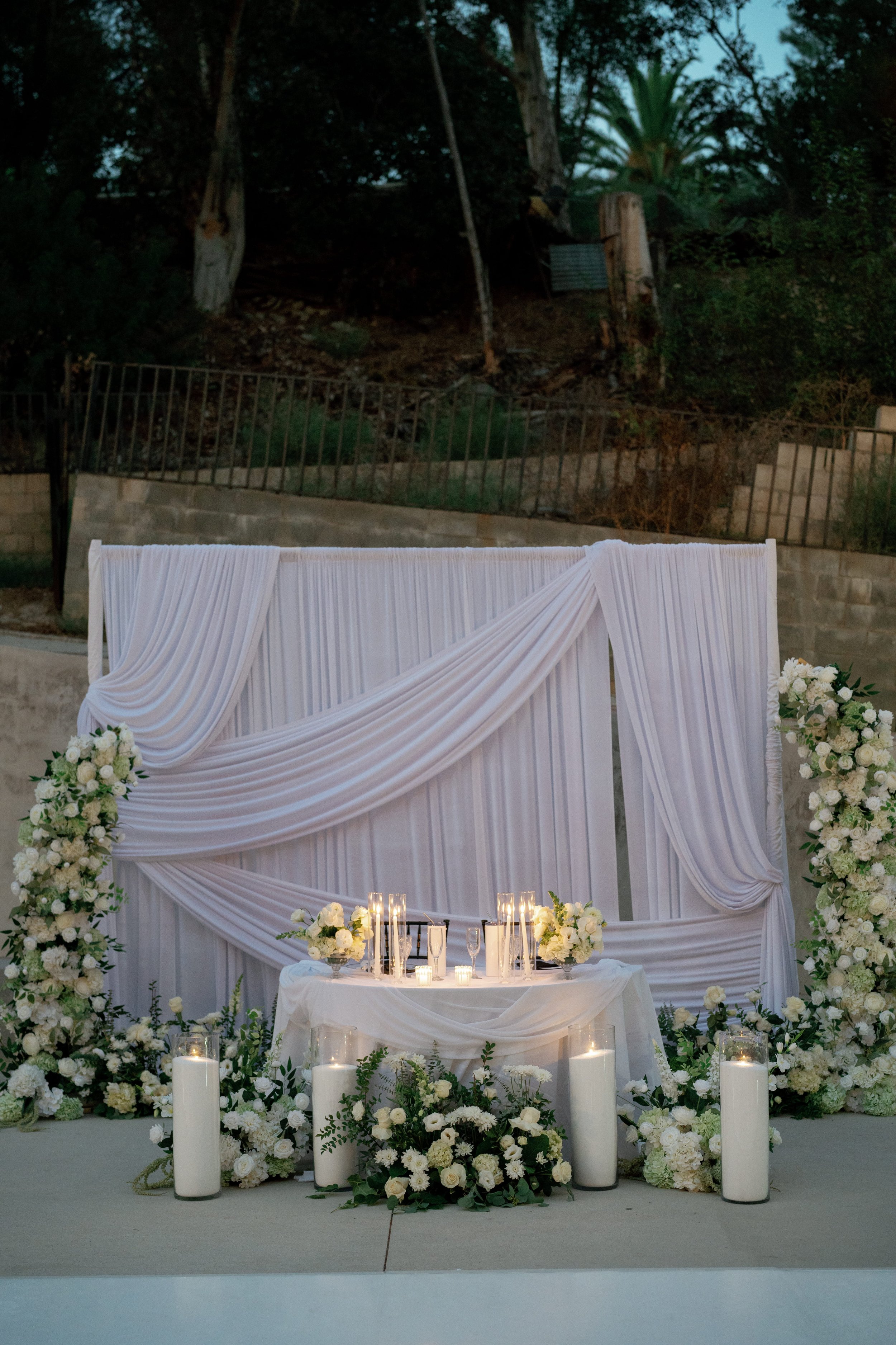 Photographer: @josealvaradophoto
Florals: @mistukis.floral.boutique & @socalflowerstudio