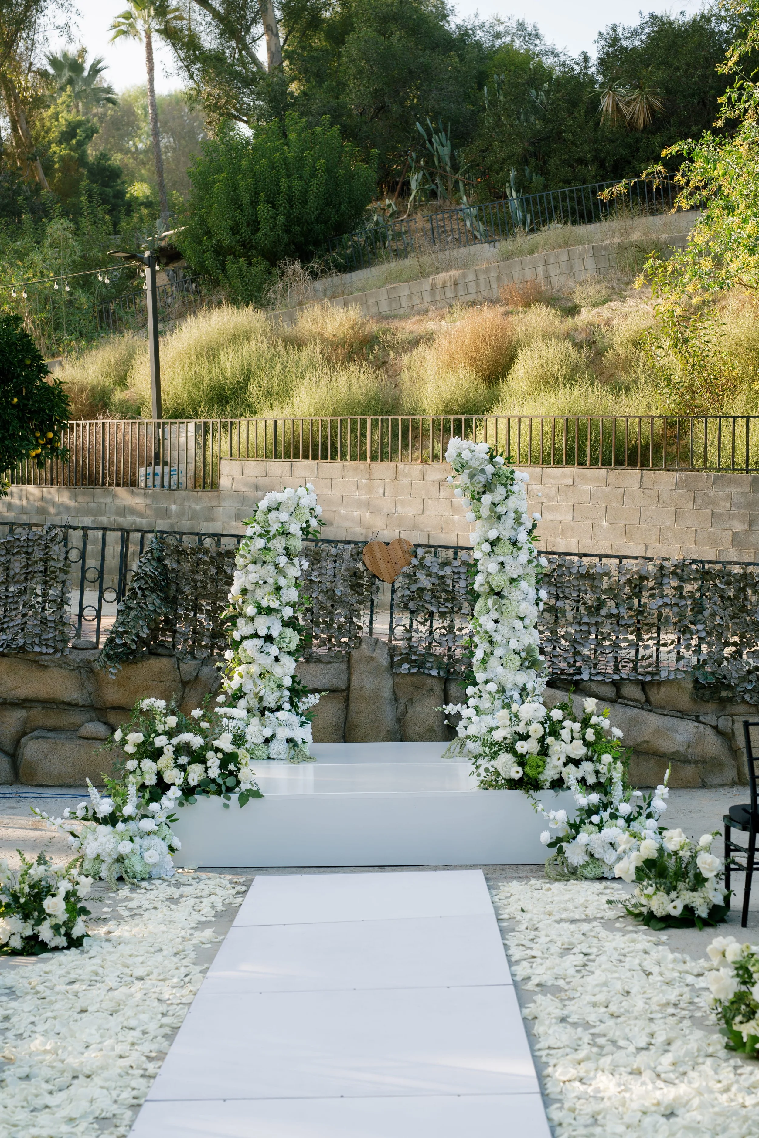 Photographer: @josealvaradophoto
Florals: @mistukis.floral.boutique & @socalflowerstudio