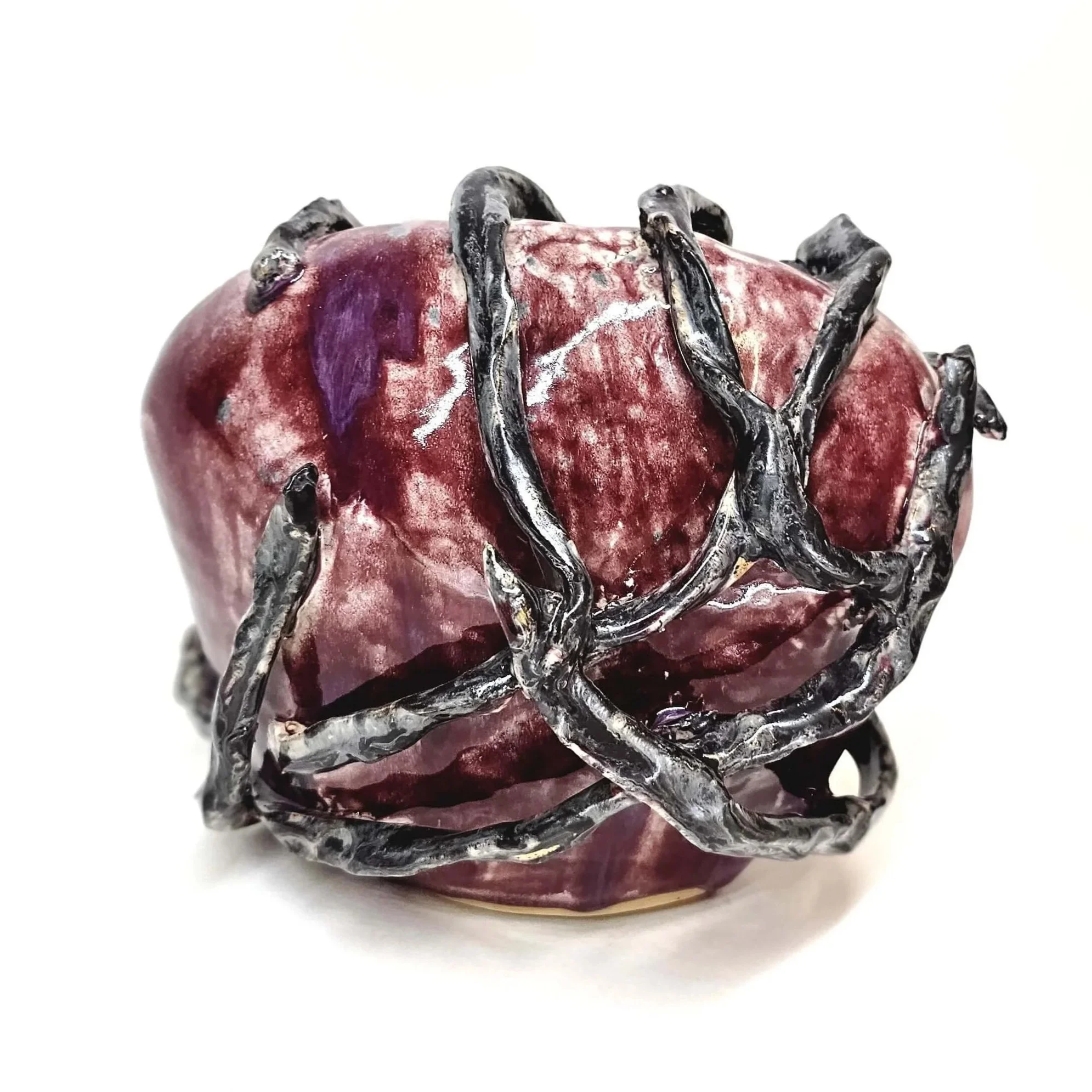 Mirsini Roumelioti. Mirsini Ceramics. Uncaged. Hugs.  uncaged 2025

stoneware, multiple glazes
19 × 12 × 19cm


Sometimes, the deepest embrace isn't found in holding on, but in breaking free within the love that binds us.