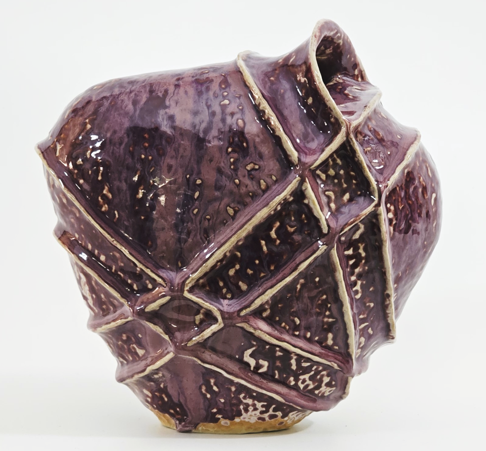 scars 2025

stoneware, multiple glazes
22 × 14 × 22cm

the quiet imprints of love, loss, joy and sorrow.
