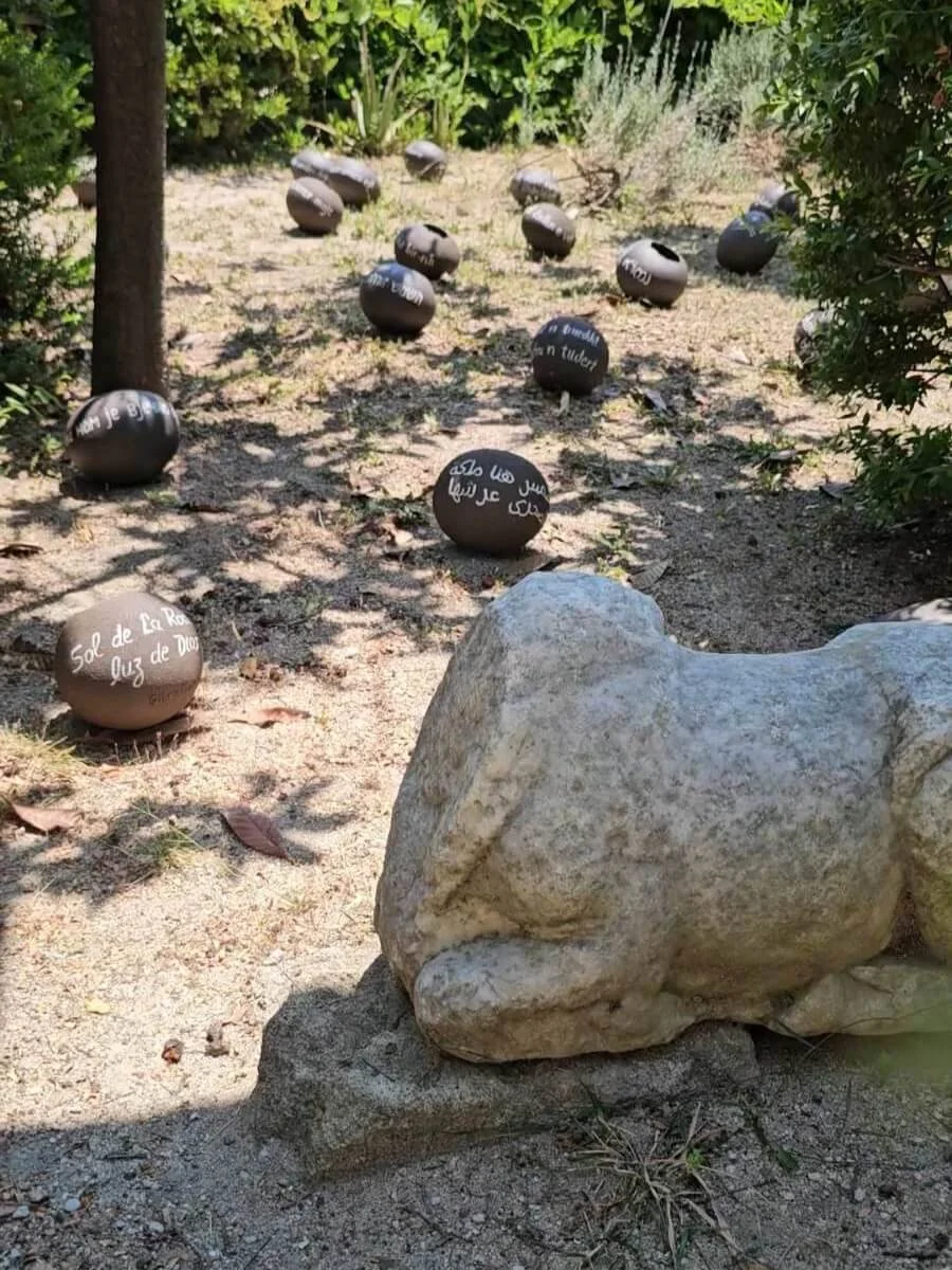 Artist: Mirsini Roumelioti
Year: 2025
Medium: Ceramic Installation
Materials: Stoneware, Porcelain
Dimensions: 250 cm diameter
Exhibited at: BCK Biennale Rhodes