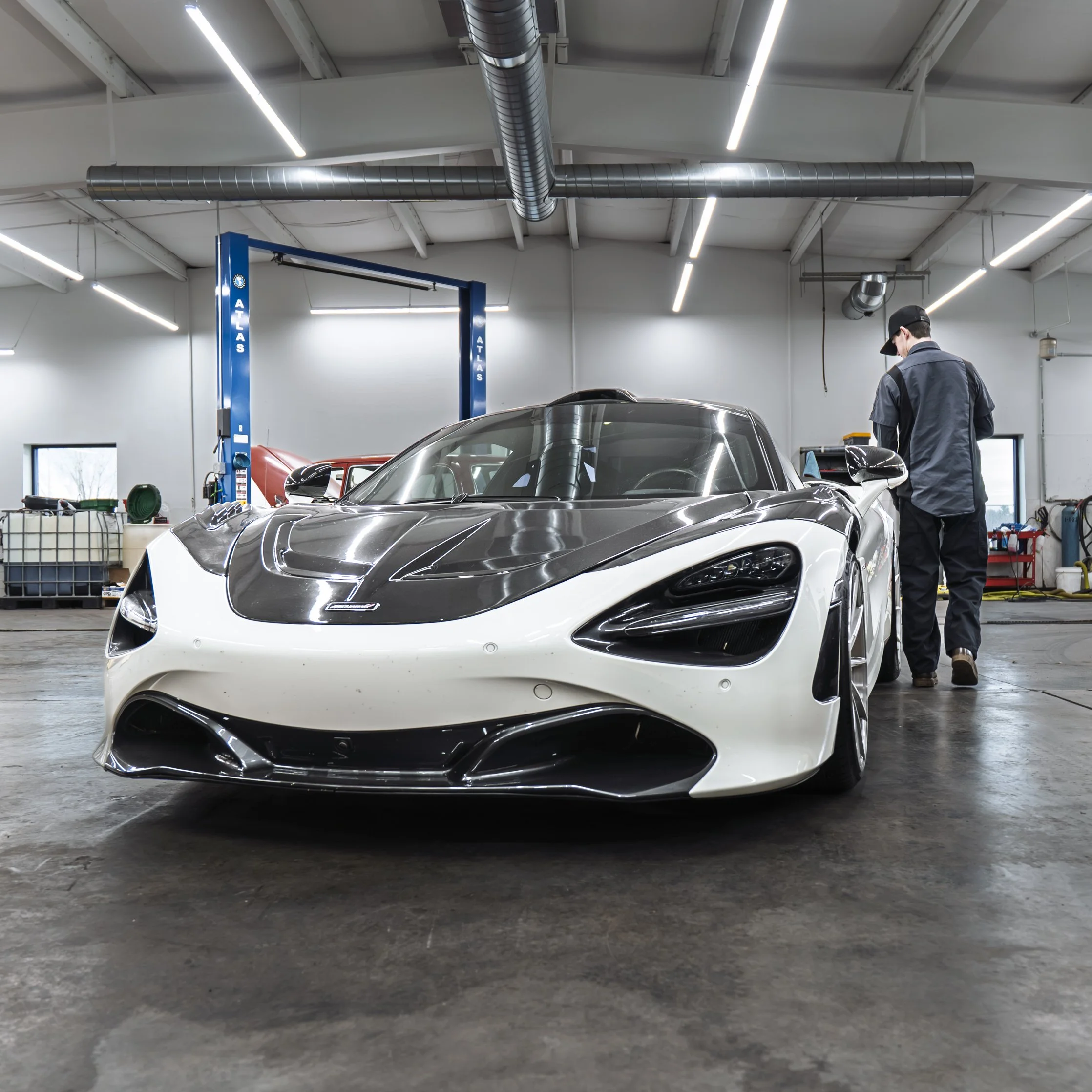 Limited_McClaren_Service02.jpg