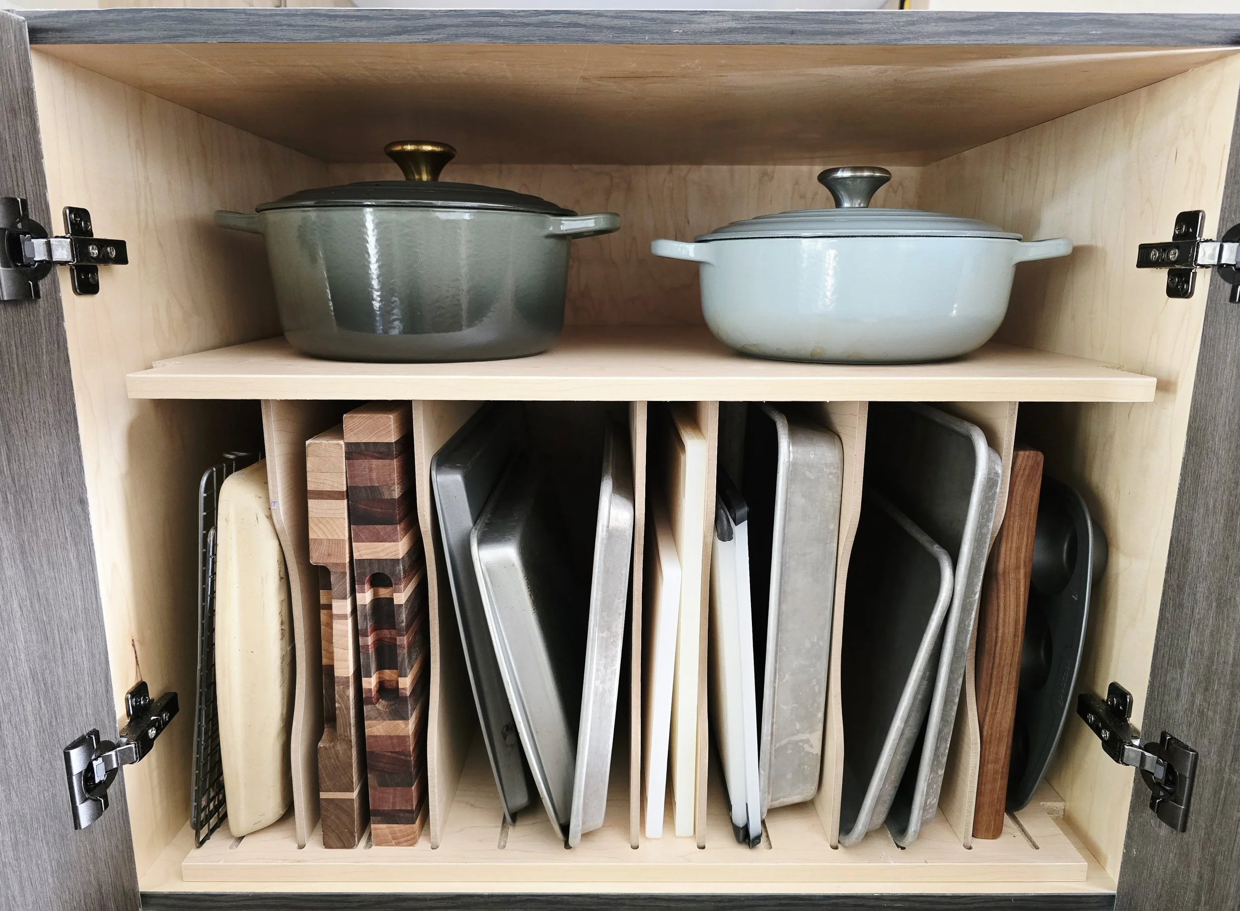 Kitchen-storage-organizer-for-sheet-pans-large-items.jpg