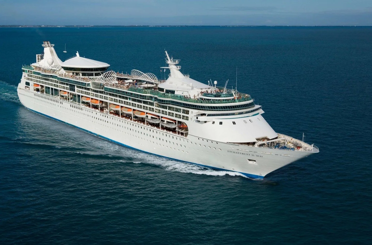 Leave your everyday worries behind and set sail from Tampa onboard Enchantment of the Seas! From exhilarating rock climbing to serene moments in the adults-only Solarium, every corner invites you to embrace new discoveries. ☀️ #RoyalCaribbean #Enchan