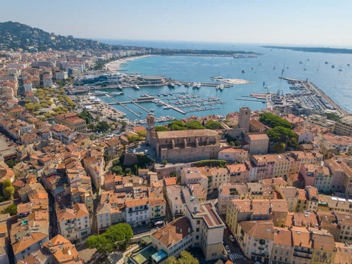 ✨ Discover the glamour of Cannes, France! Nestled on the stunning French Riviera, this iconic destination is known for its beautiful beaches, luxurious lifestyle, and the famous Cannes Film Festival. Stroll through the charming streets of Le Suquet a