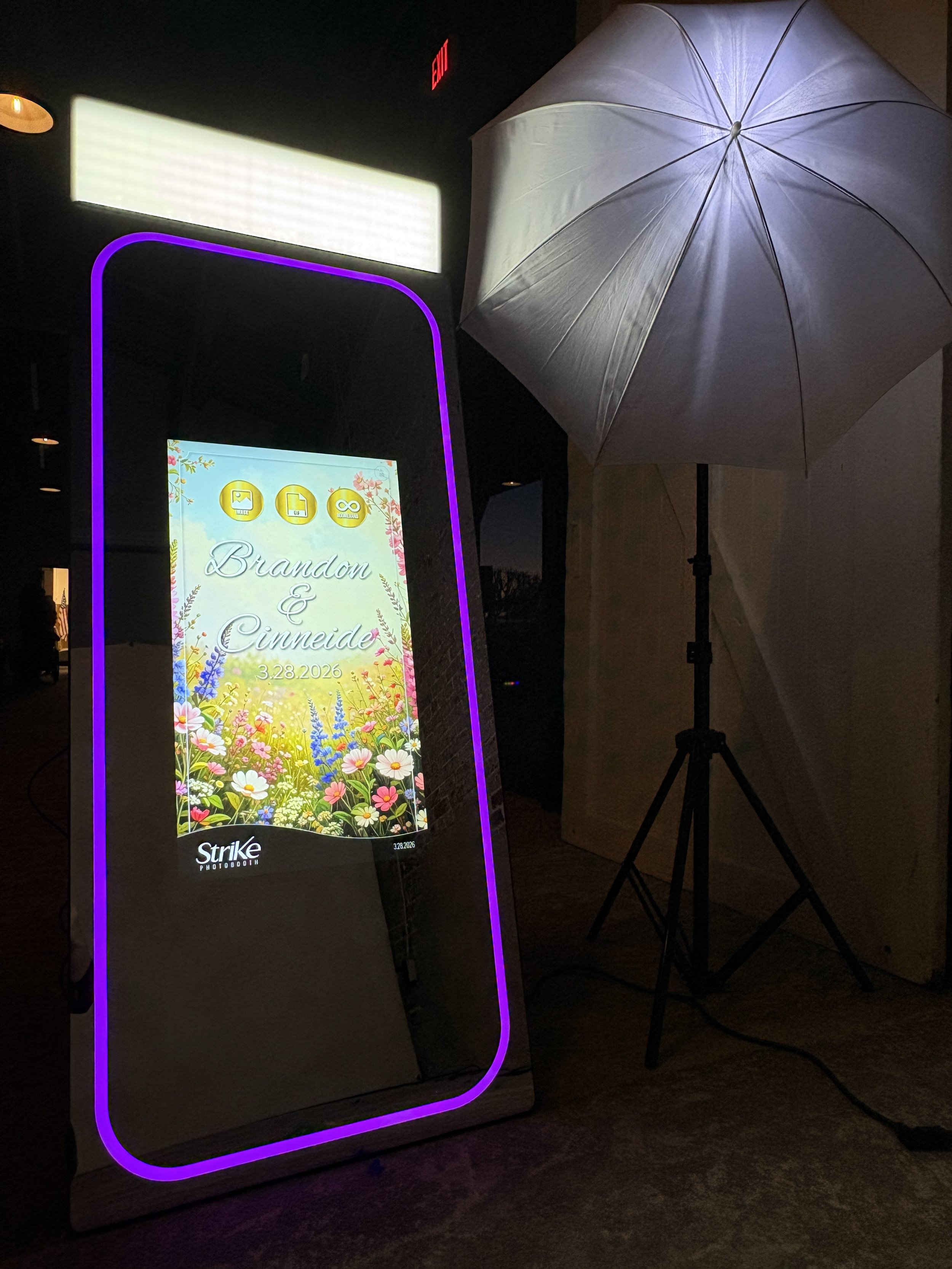 What’s the difference? An Ipad Photobooth or a Mirror Photobooth?
