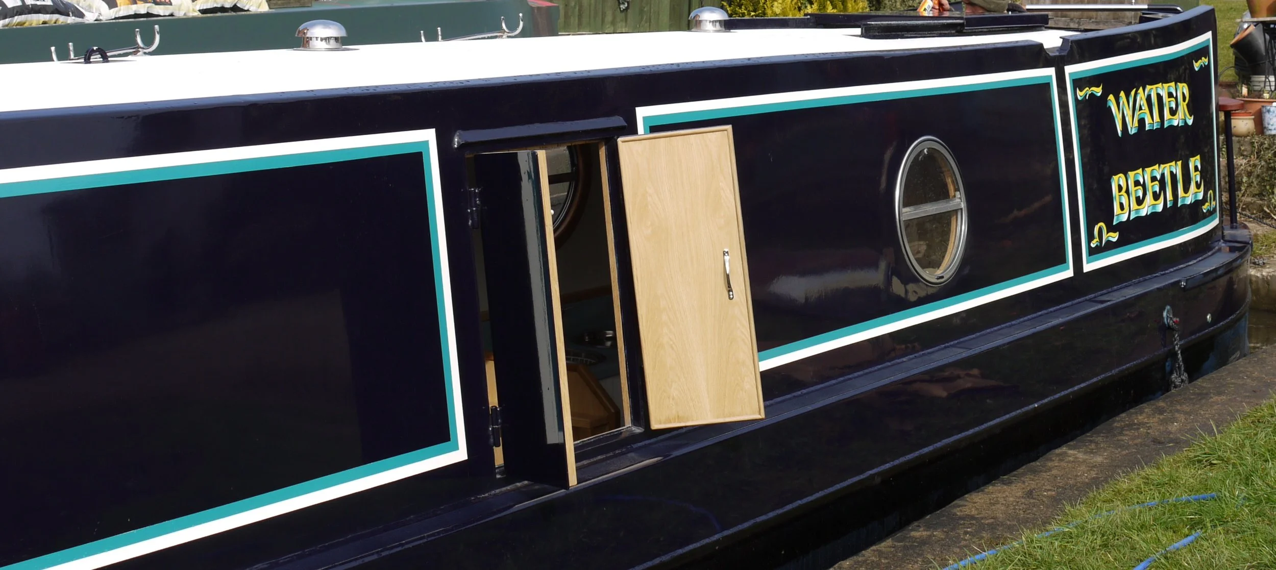 Narrowboat Length: A Sizing Guide for Couples
