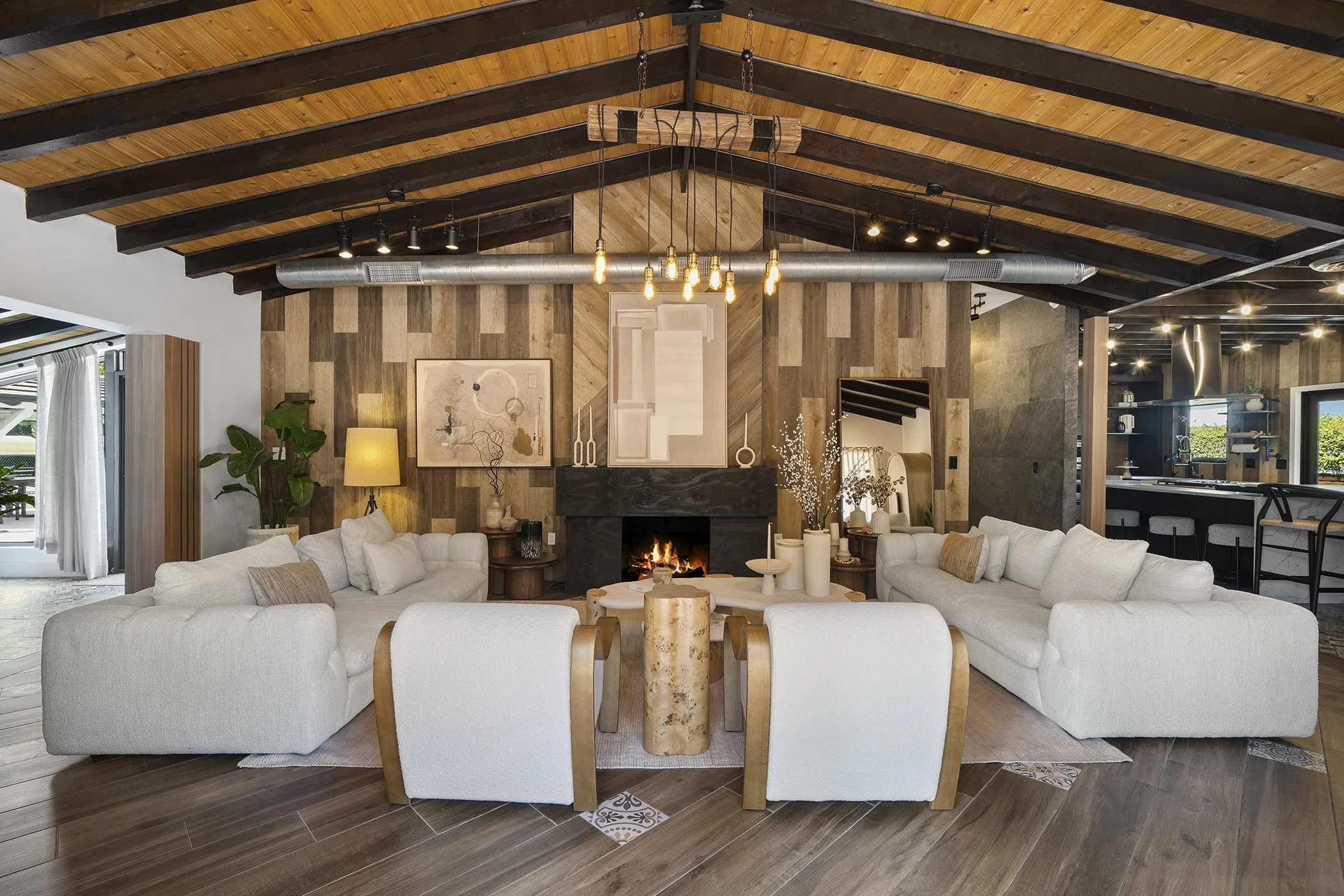 5 MLS - 4500 - living room.jpg