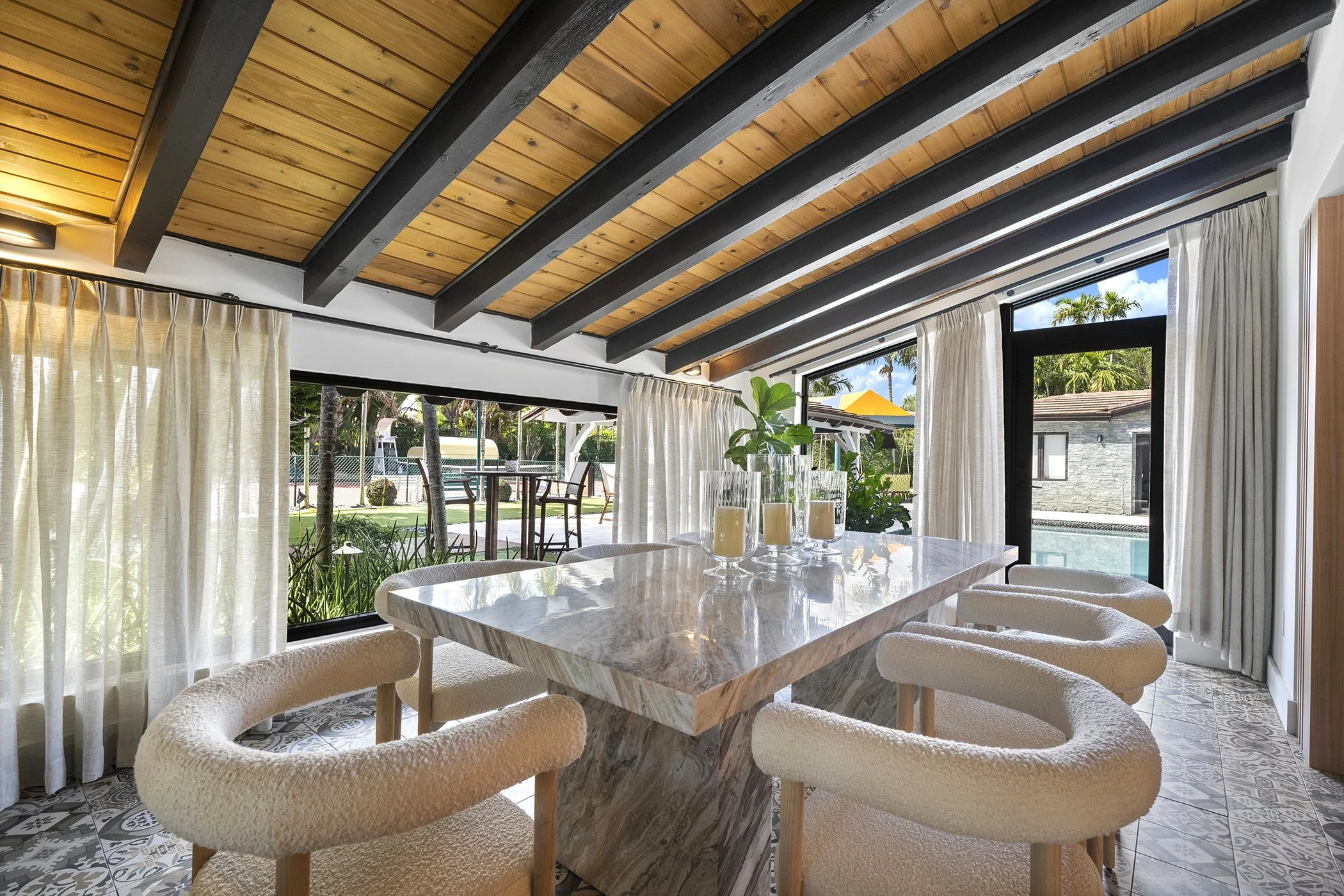 10 MLS - 4500- dinner room.jpg