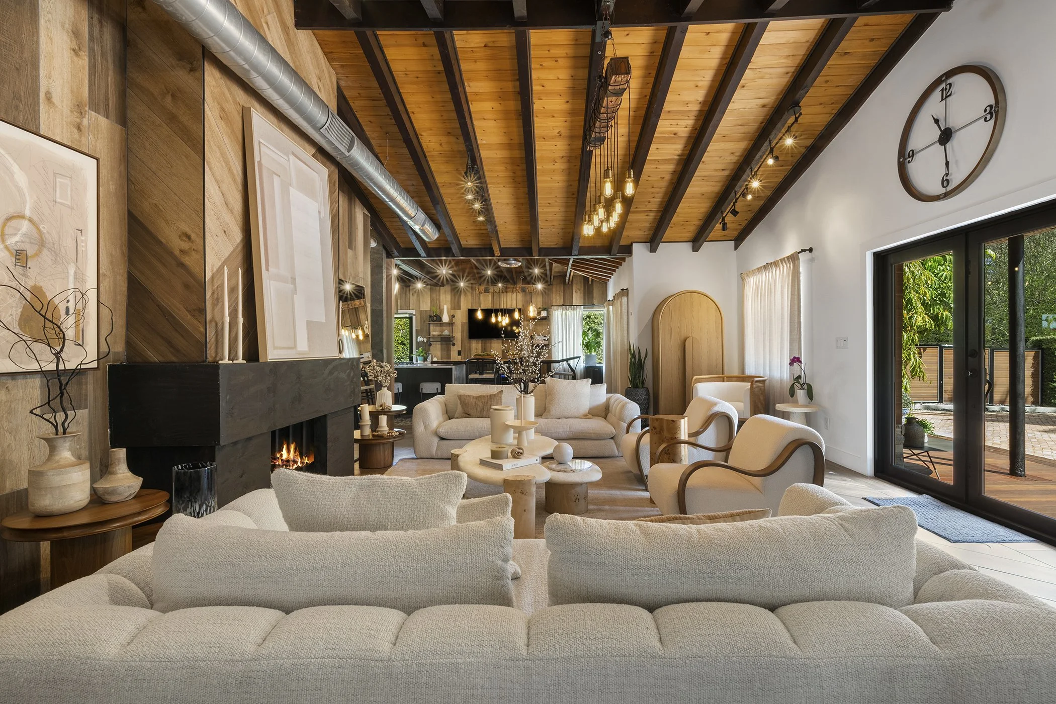 7 MLS - 4500 - living room.jpg