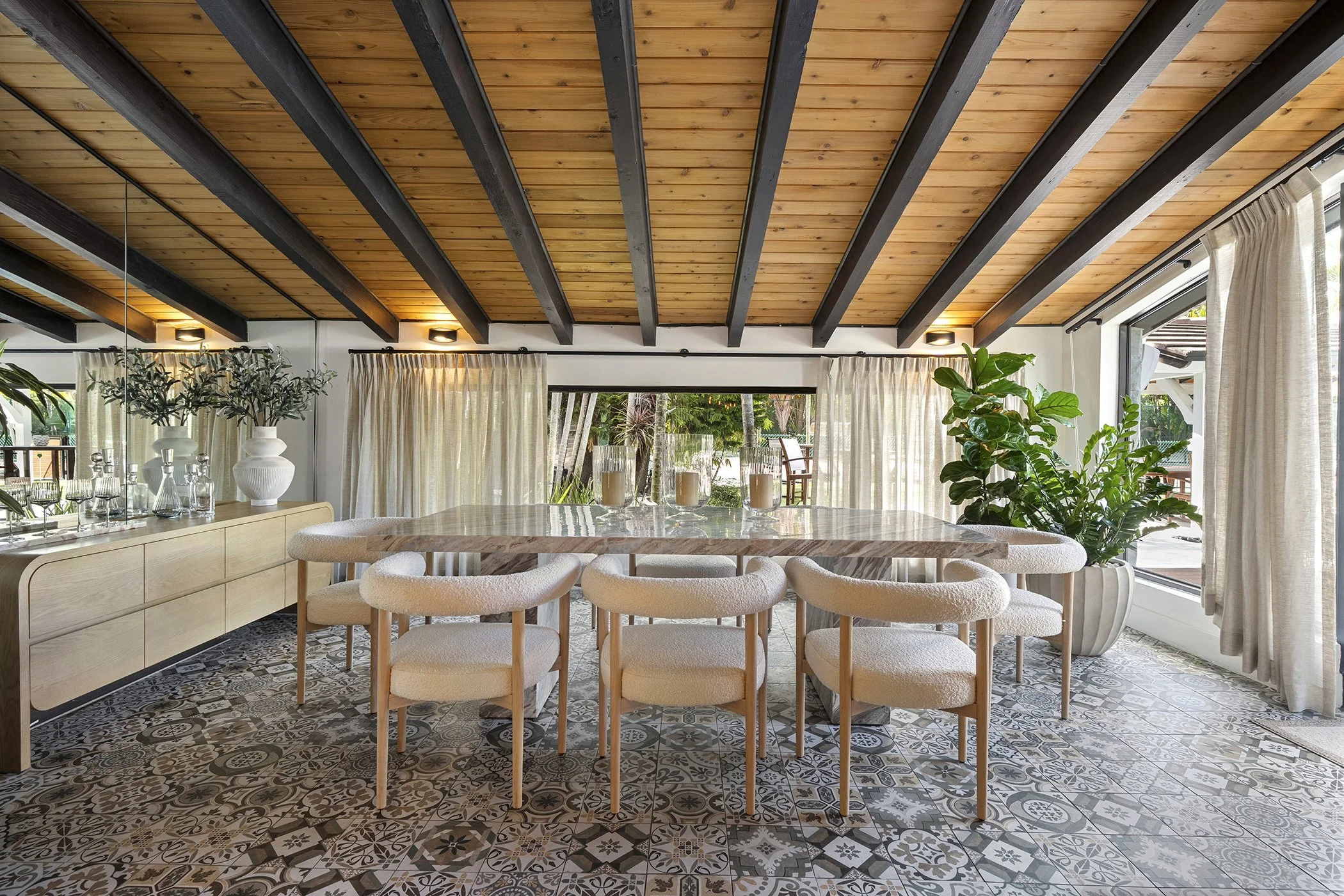 9 MLS - 4500- Dinner room.jpg