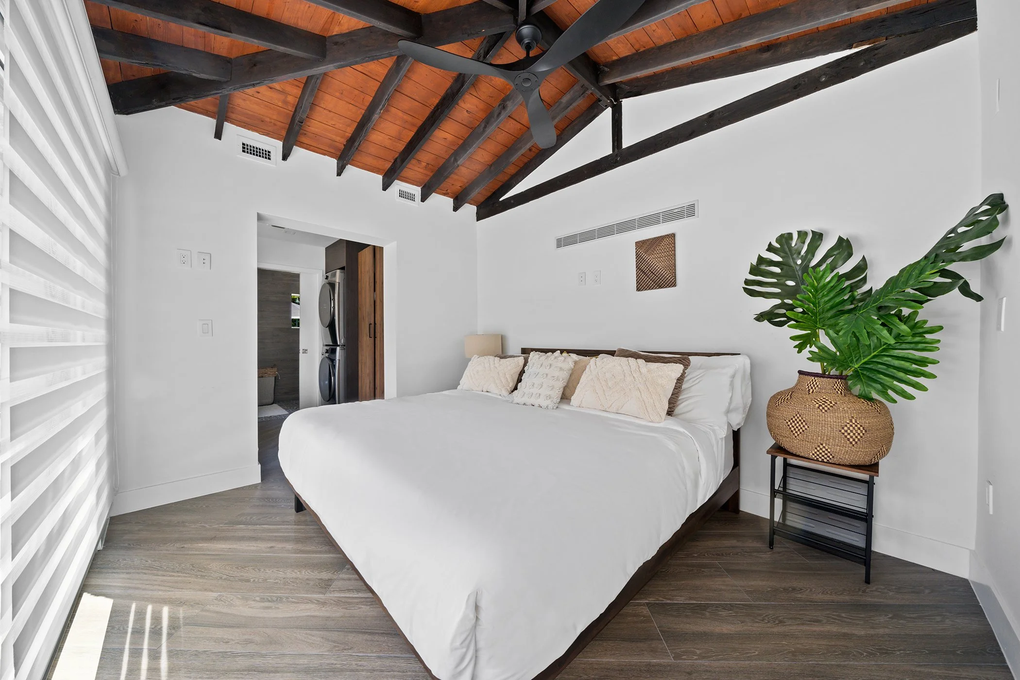 40 B MLS - GUEST ROOM .jpg