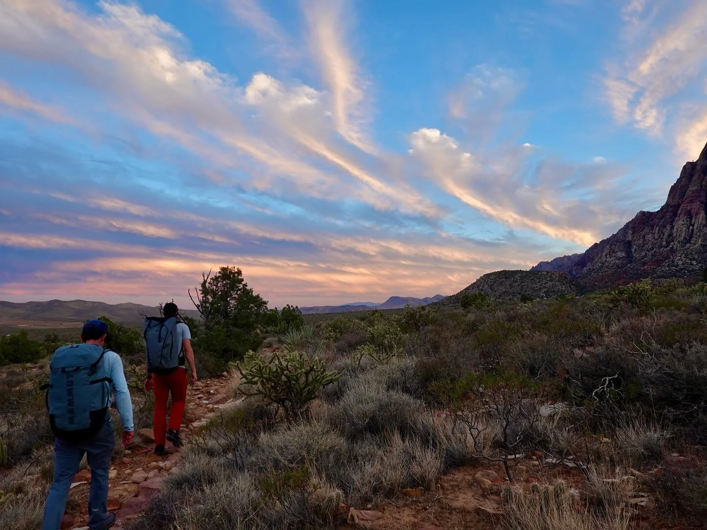Hiking out of Juniper Canyon at just the right time of day 🙌.

@jordancargill_outdoors and Niels. 

#redrocks #mojavedesert #lasvegas #rockclimbing #climbing #sunset