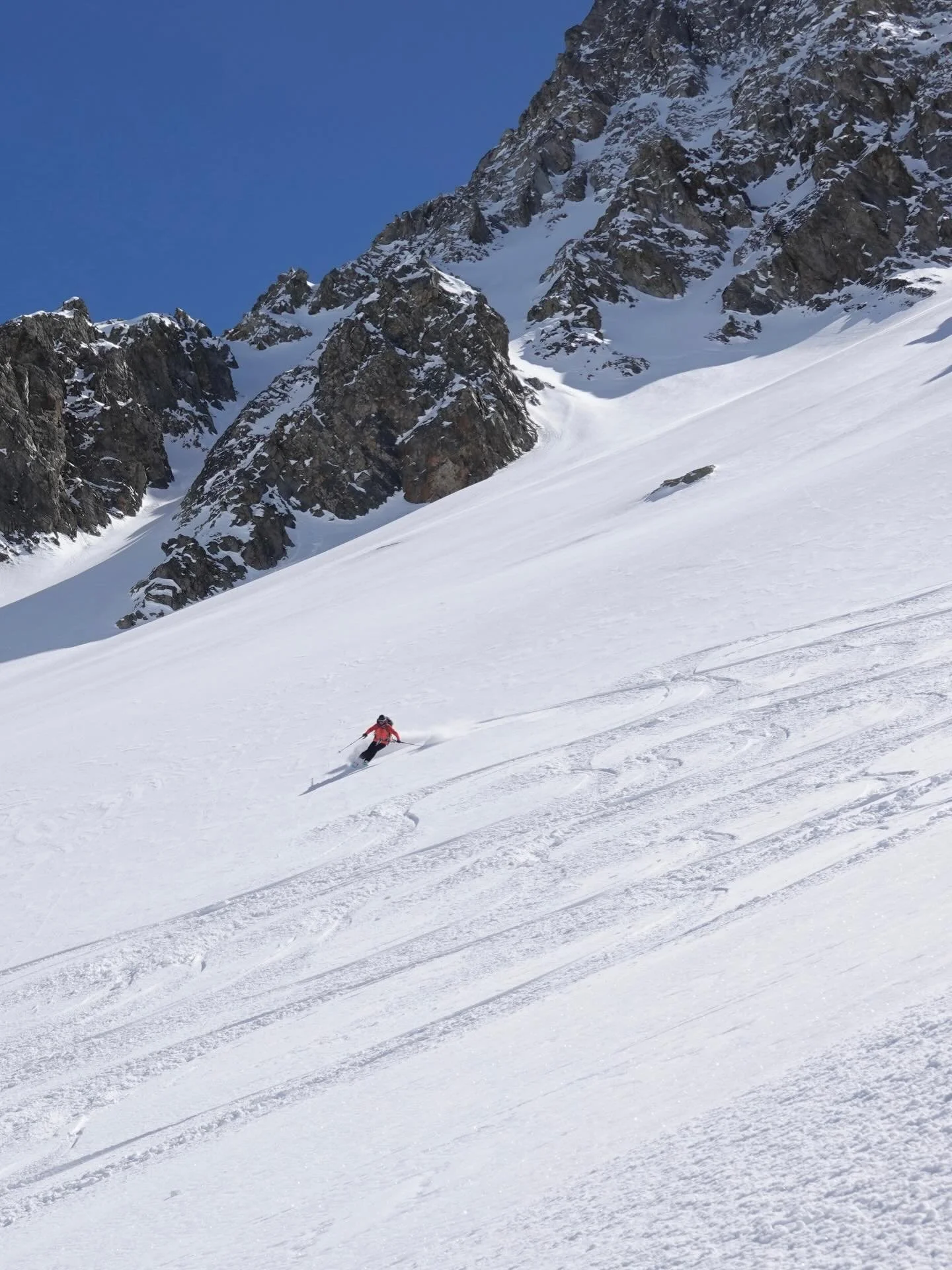 Good snow on the Haute Route! 

@cloudnineguides 

#hauteroute #switzerland