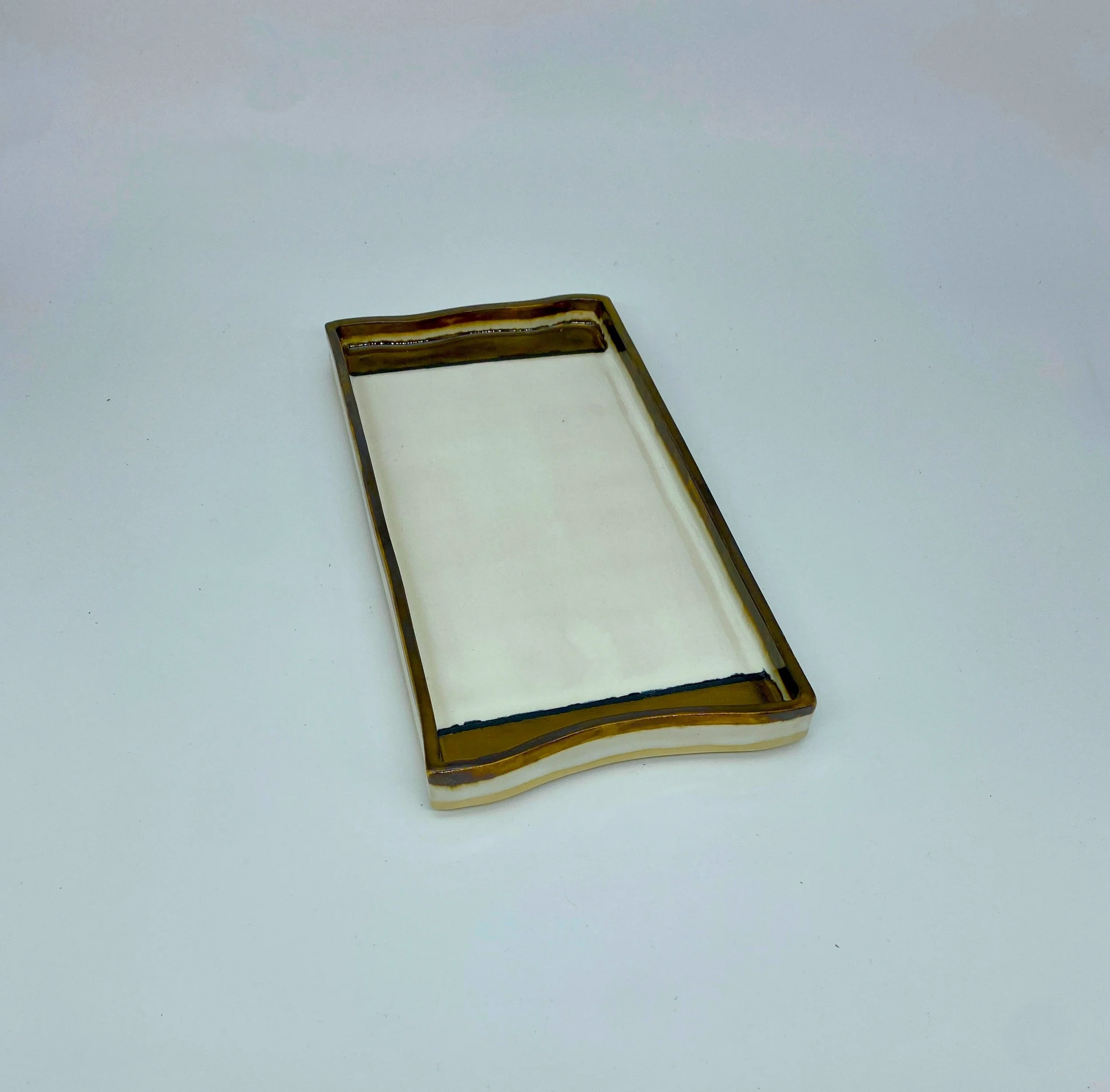 Guest Bthroom Towel Dish - Gold Trim.jpg