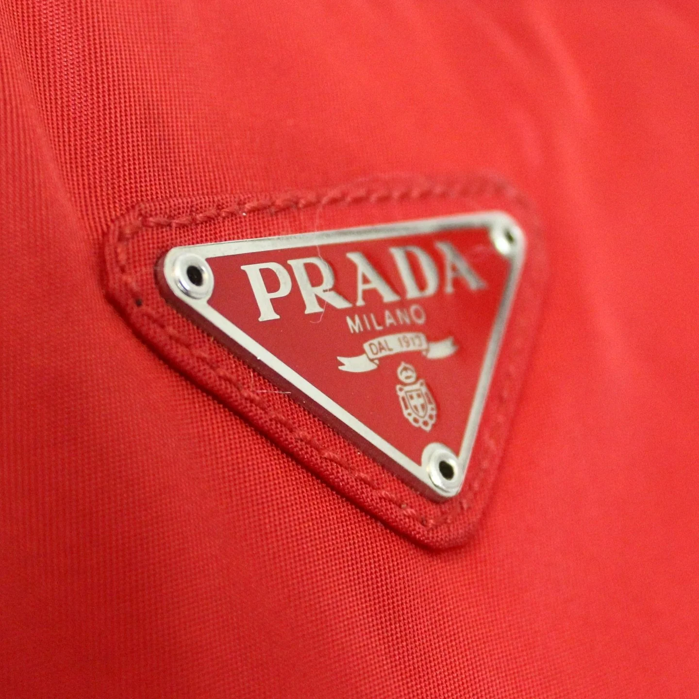 ✨PRADA Red Nylon Shoulder bag✨

$450🤩
Buy now, Pay Later 🤍

Product Specifications🛍️

Material: Nylon
Color: Red
Hardware: Silver and Red
Length: 13&rdquo;
Height: 8.3&rdquo;
Depth: 12&rdquo;
Certificate of Authenticity Included
Card of Authentici