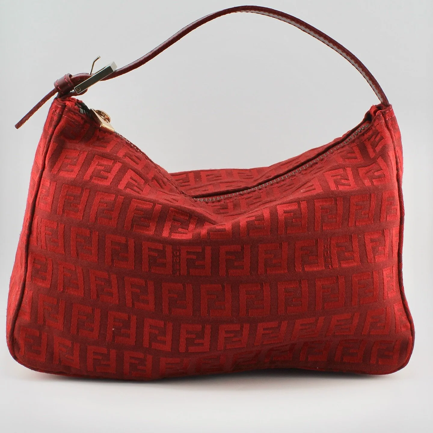 ✨Red Fendi FF Top Handle Bag✨

Our Price: $515🤩

Product Specifications🛍️
Material: Canvas, Leather trim handle
Color: Red
Hardware: Gold Tone Hardware 
Height: 2.25 in
Width:  9.25 in
Handle Drop: 2.25&rdquo;
Depth: 4&rdquo;
Made in: Italy
Certifi