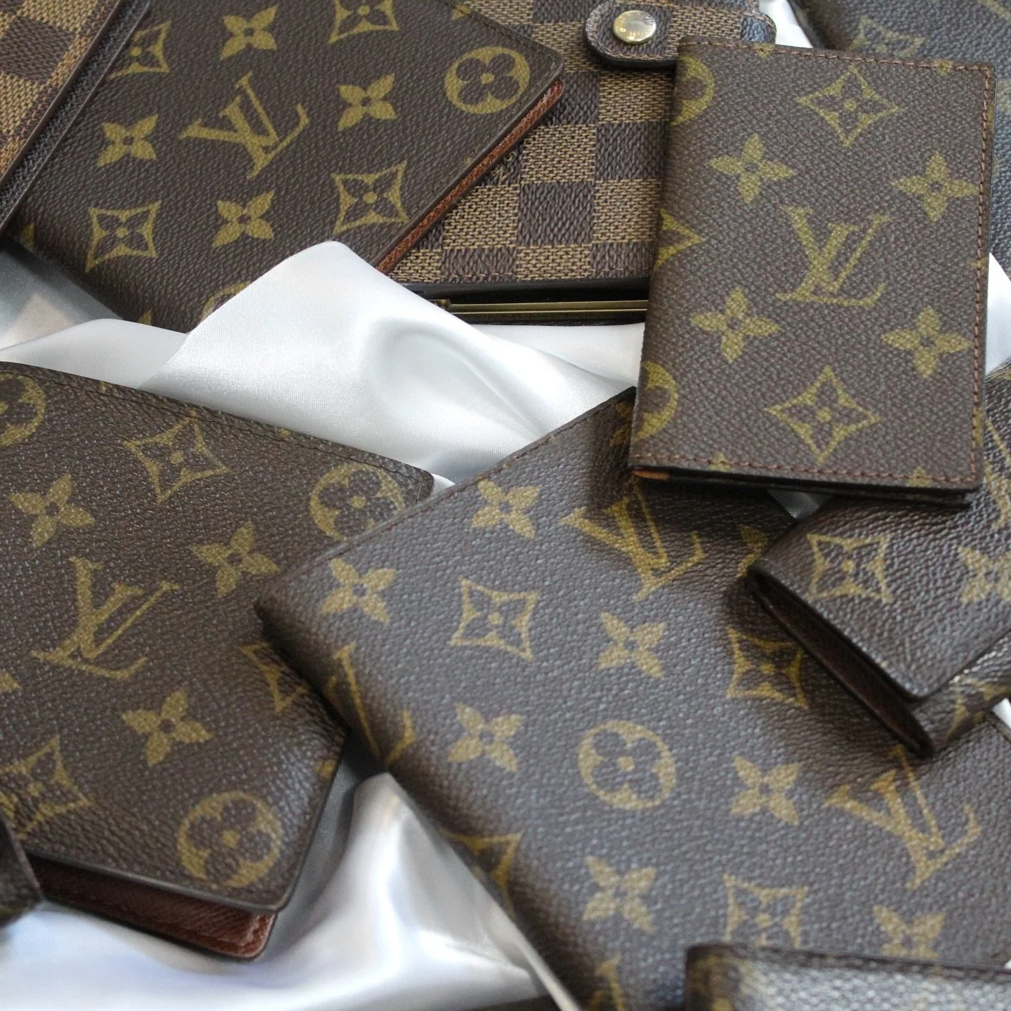 🤩Louis Vuitton small luxury goods are my favorite 🤩

🤍Looking for a specific item feel free to reach out🤍

✨100% authentic luxury goods✨

Buy Now, Pay Later😍