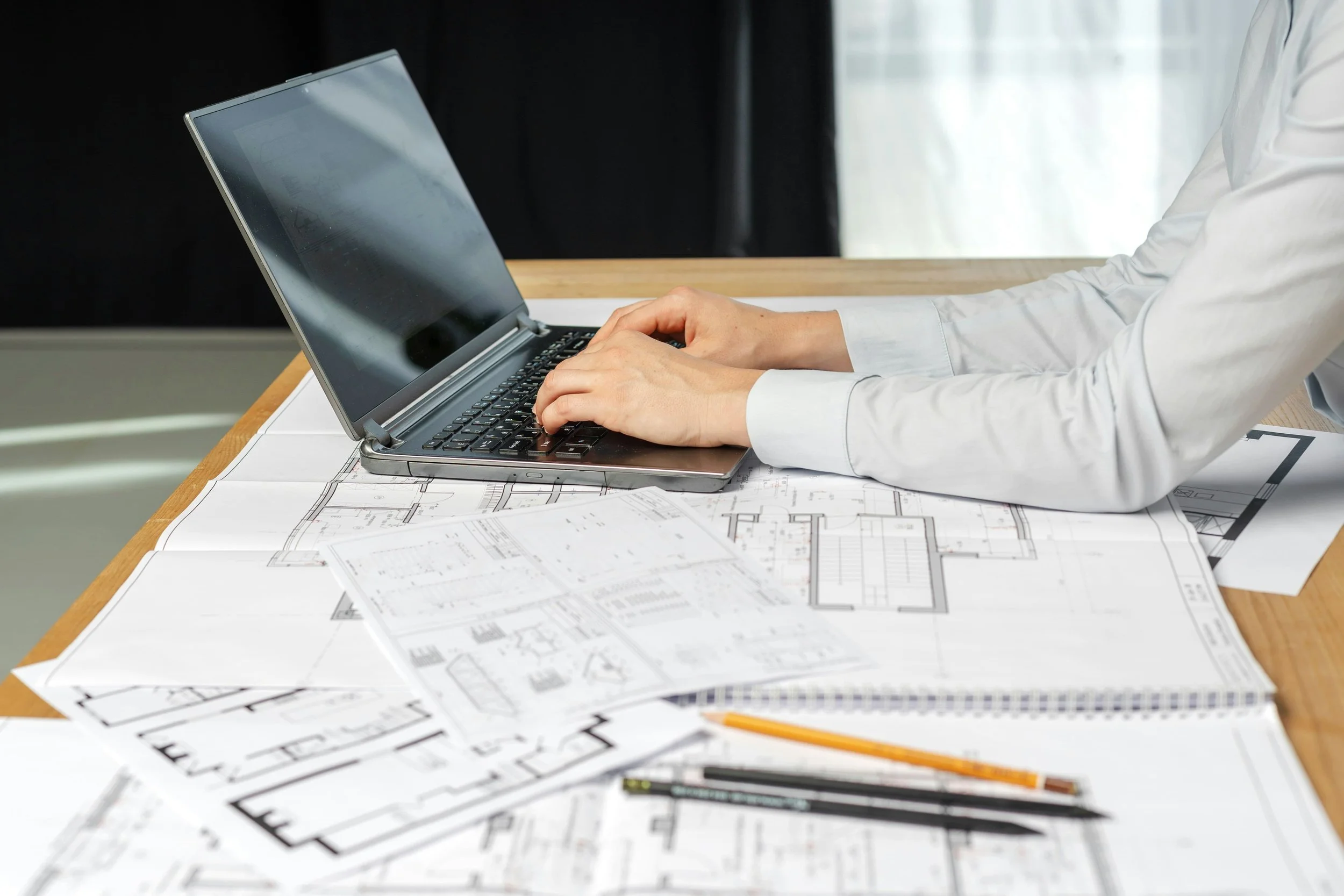 Différence entre architecte, designer et décorateur : qui engager