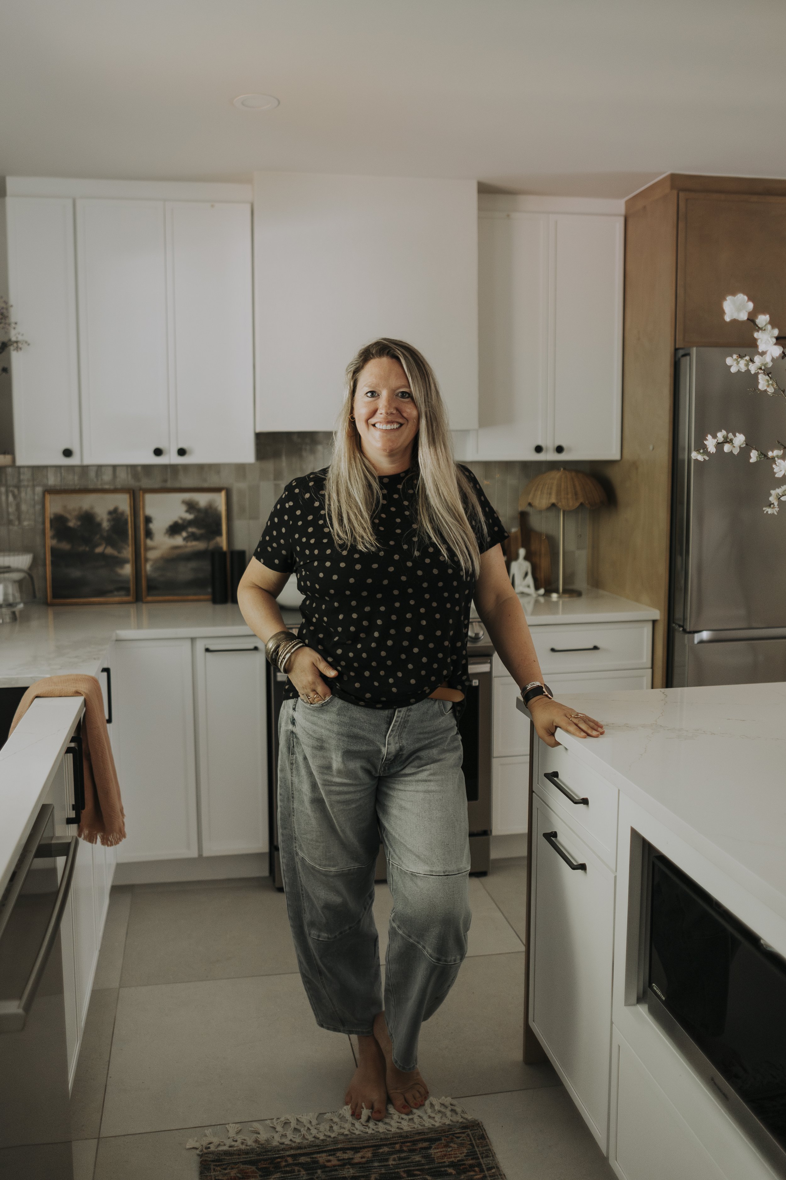 projet maison, rénovation résidentiel, design cuisine, maison moderne de luxe,  maison haut de gamme, design maison moderne, design intérieur, Rübik Design, cuisine ,  cuisine blanche, hotte, dosseret, céramique, bois, marbre, Pierrefond