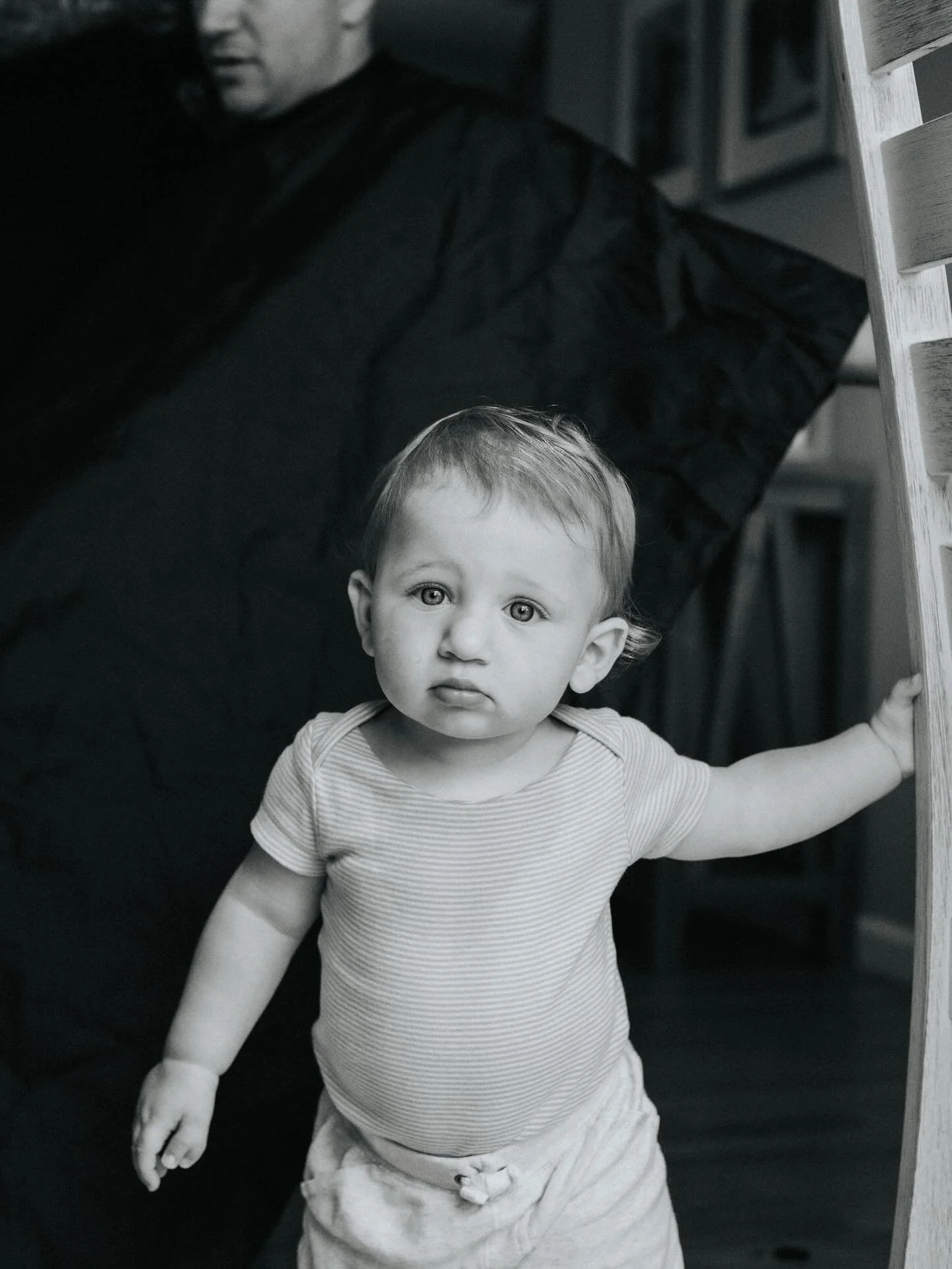 little guy watches his dad get a haircut 🧸 
.
#syracuseny #syracusephotographer #photographer #nikon #nikonphotographers #baby #upstateny #upstatephotography