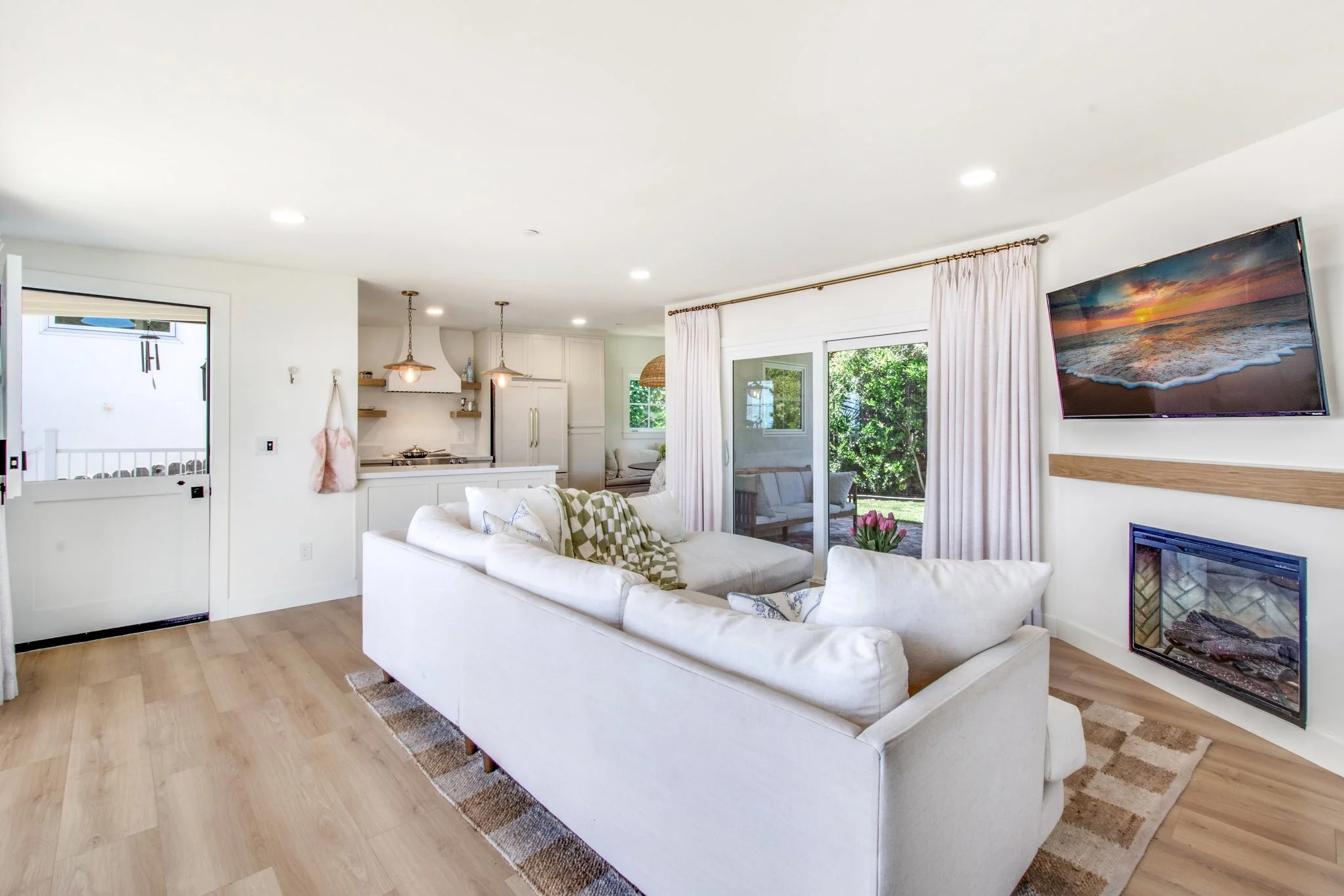 1445 Bluebird Canyon Dr_DSC_0189.jpg