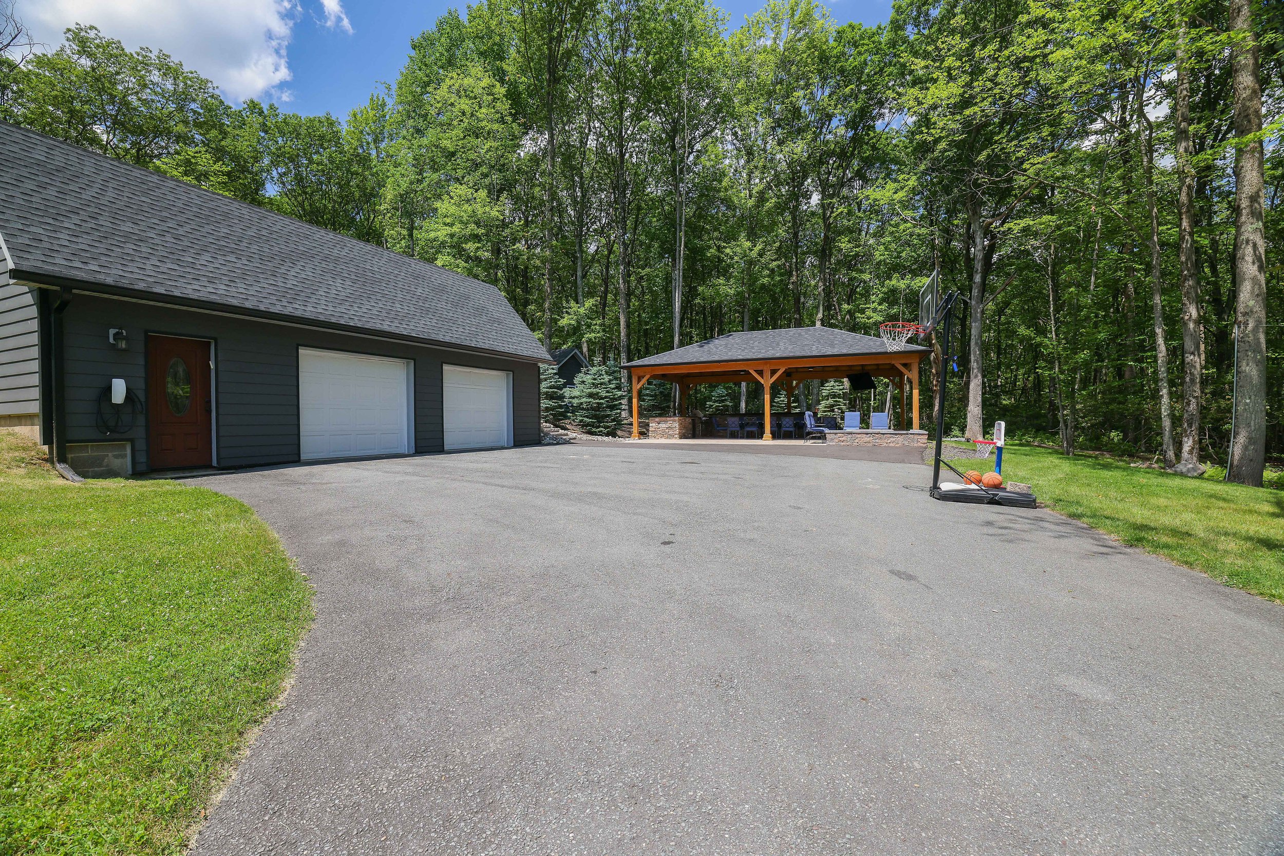 garage/pool house