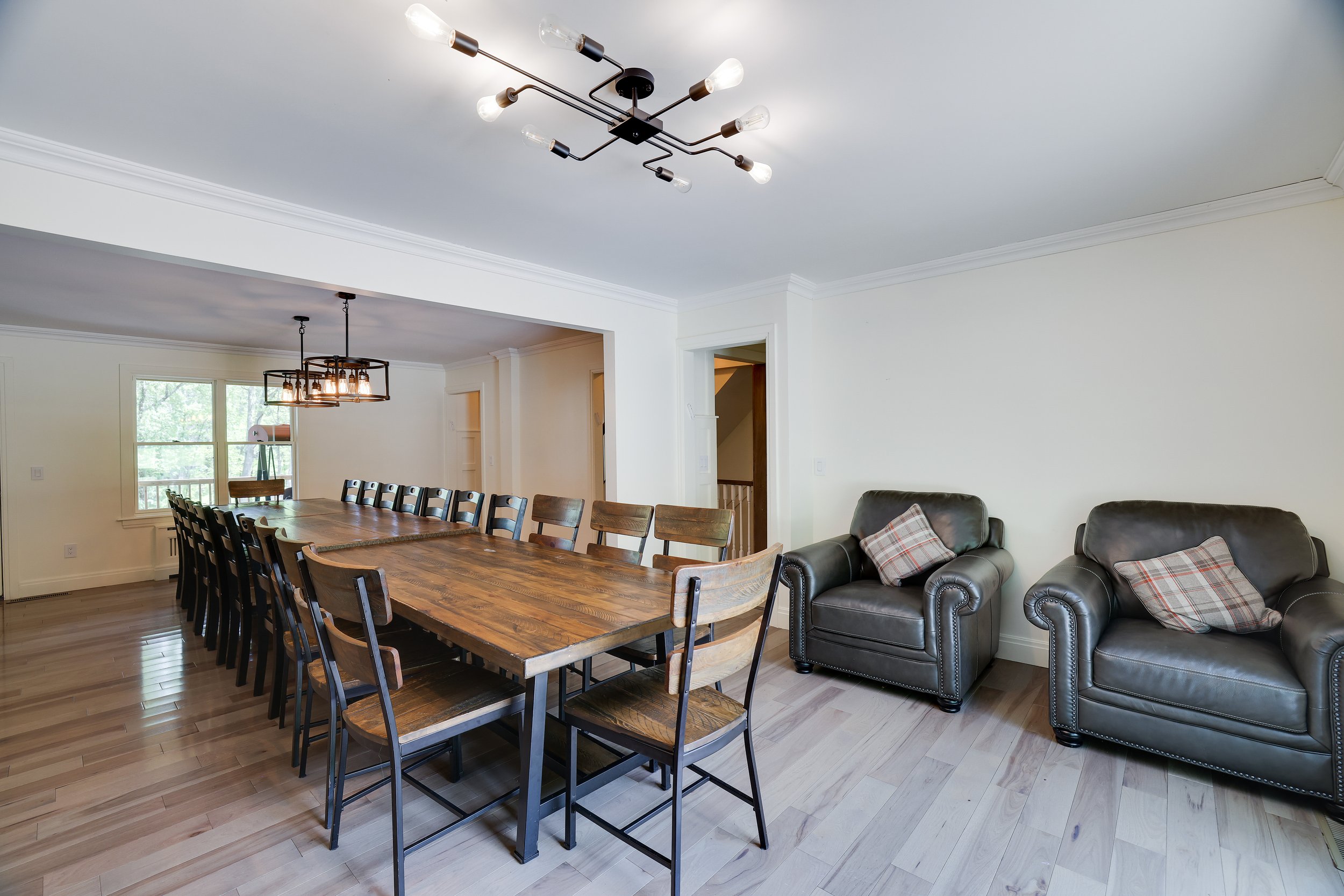 dining room seats 24+
