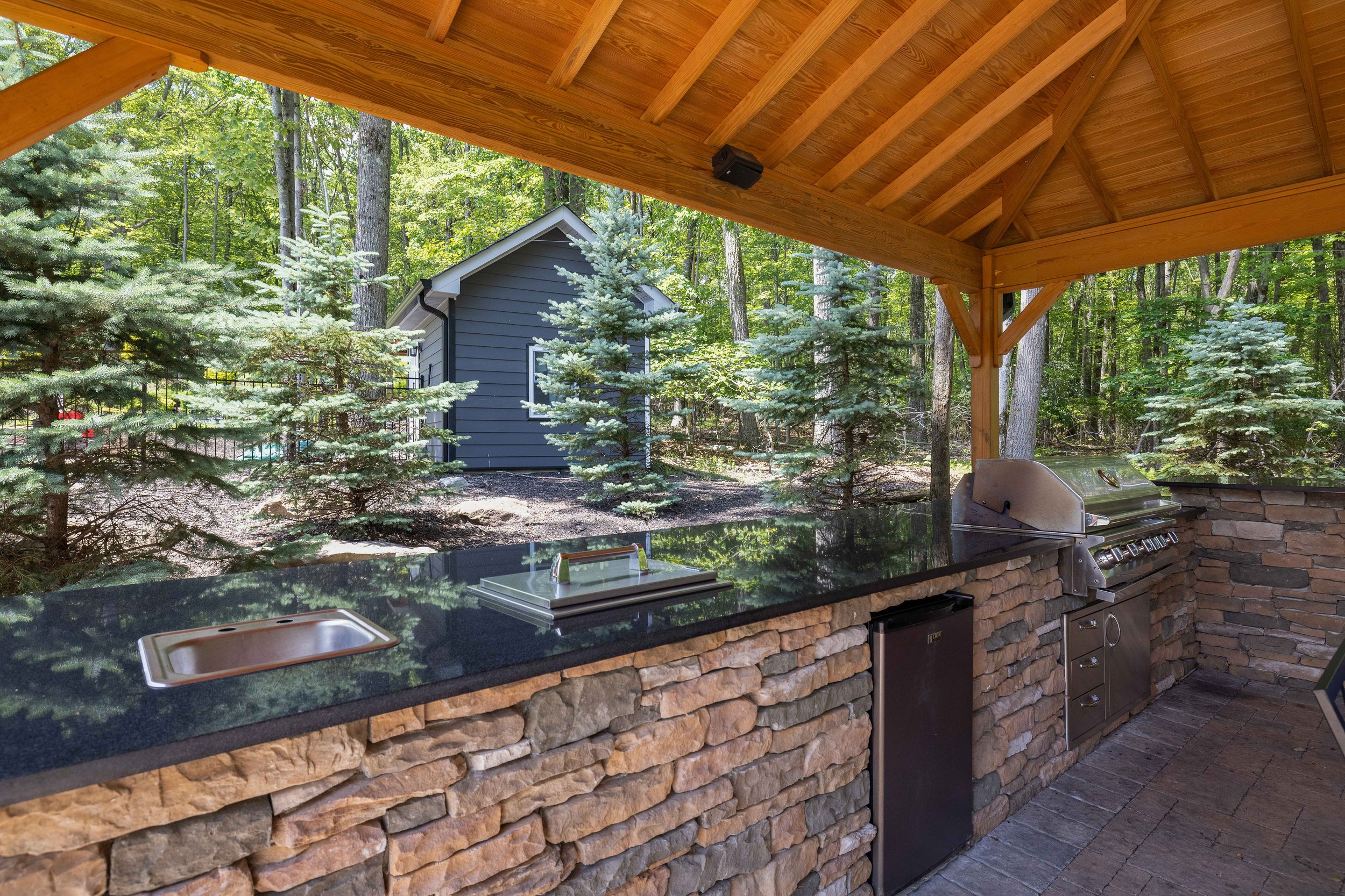 outdoor kitchen