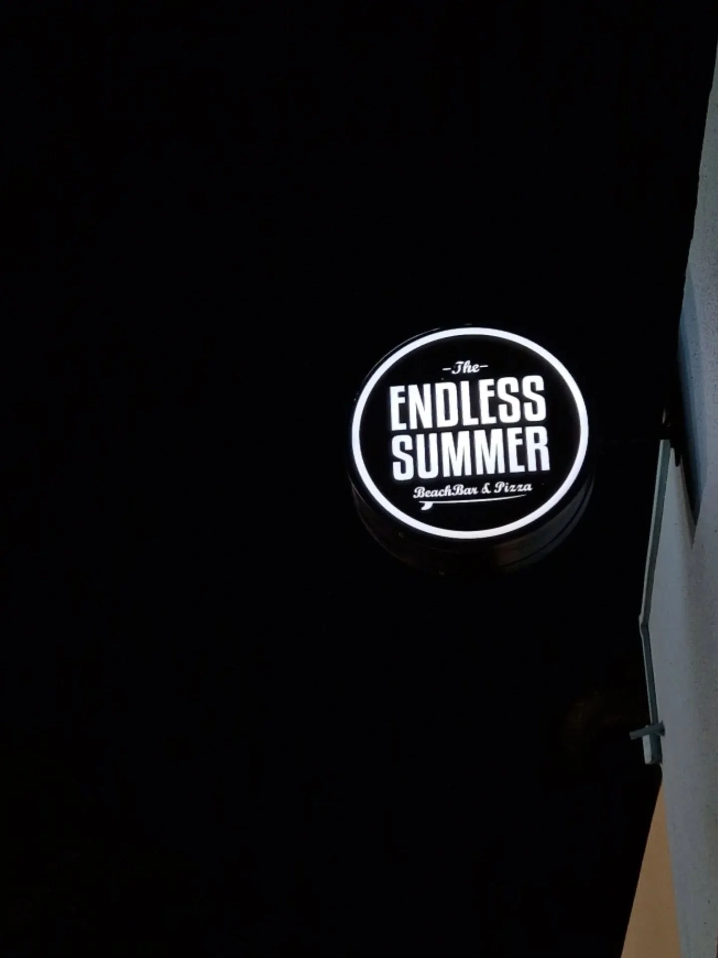 The five Sundays in August 🌻
Chapter 8/12
The endless summer in France + a tiny bit of Portugal 😍🇨🇵🇵🇹 
Blue skys, some 40 degree days, working with and getting to know some wonderful creatives &amp; artists 🫶🏻 Over due catch ups with friends,