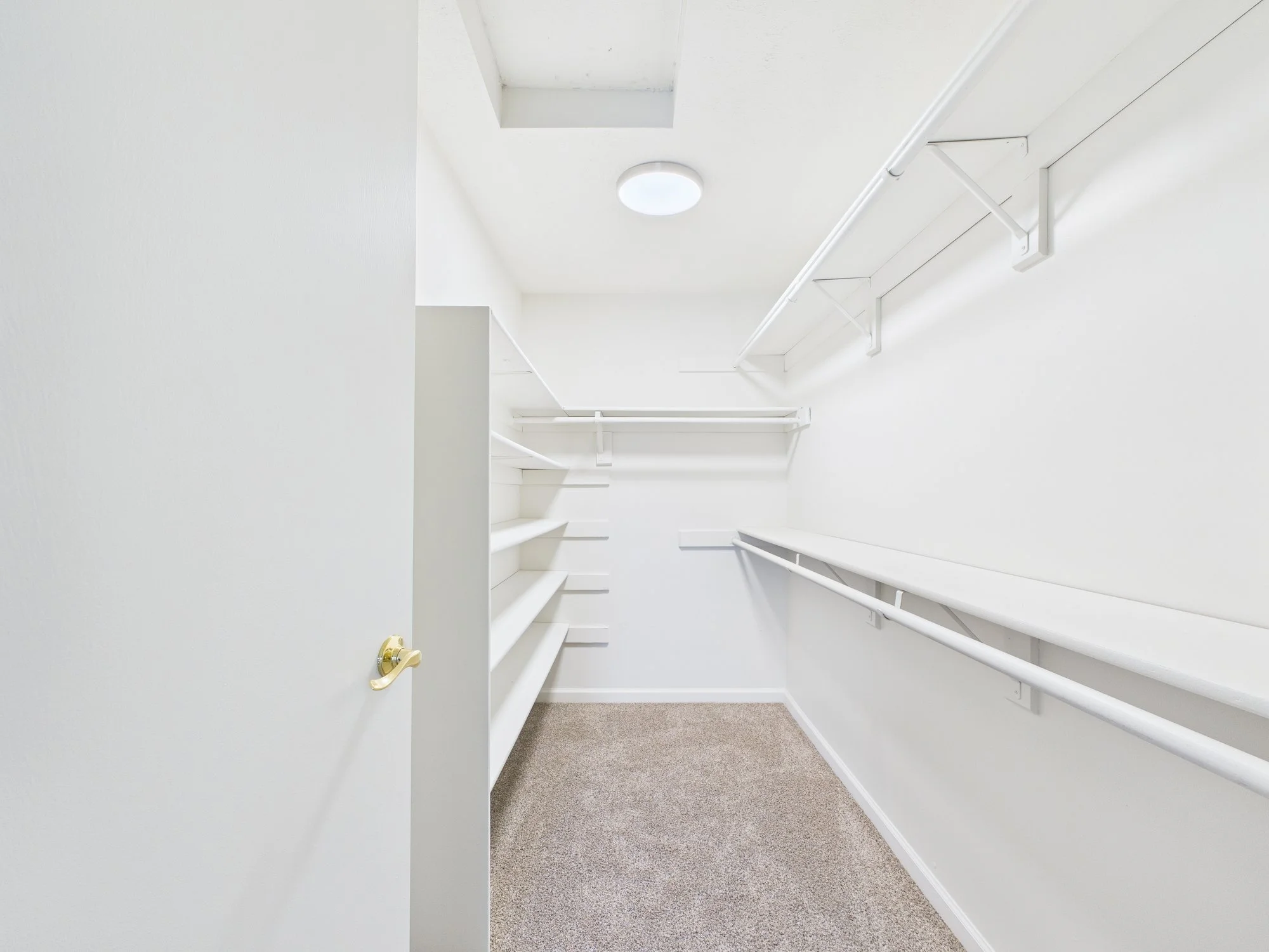 U1045 - Closet 2.jpg