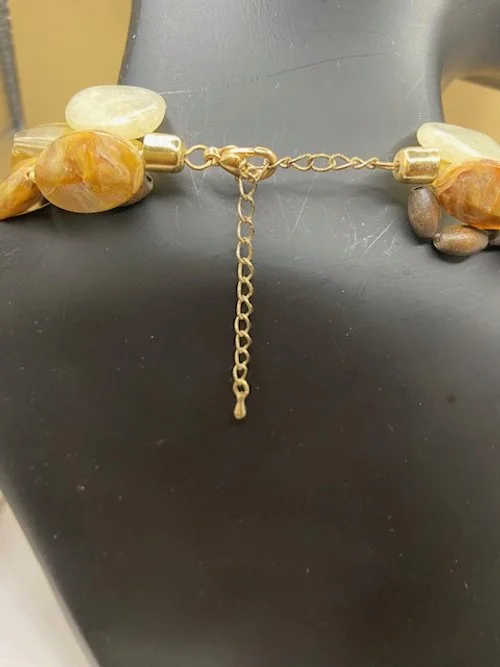 shell 4 strands choker 2.jpg