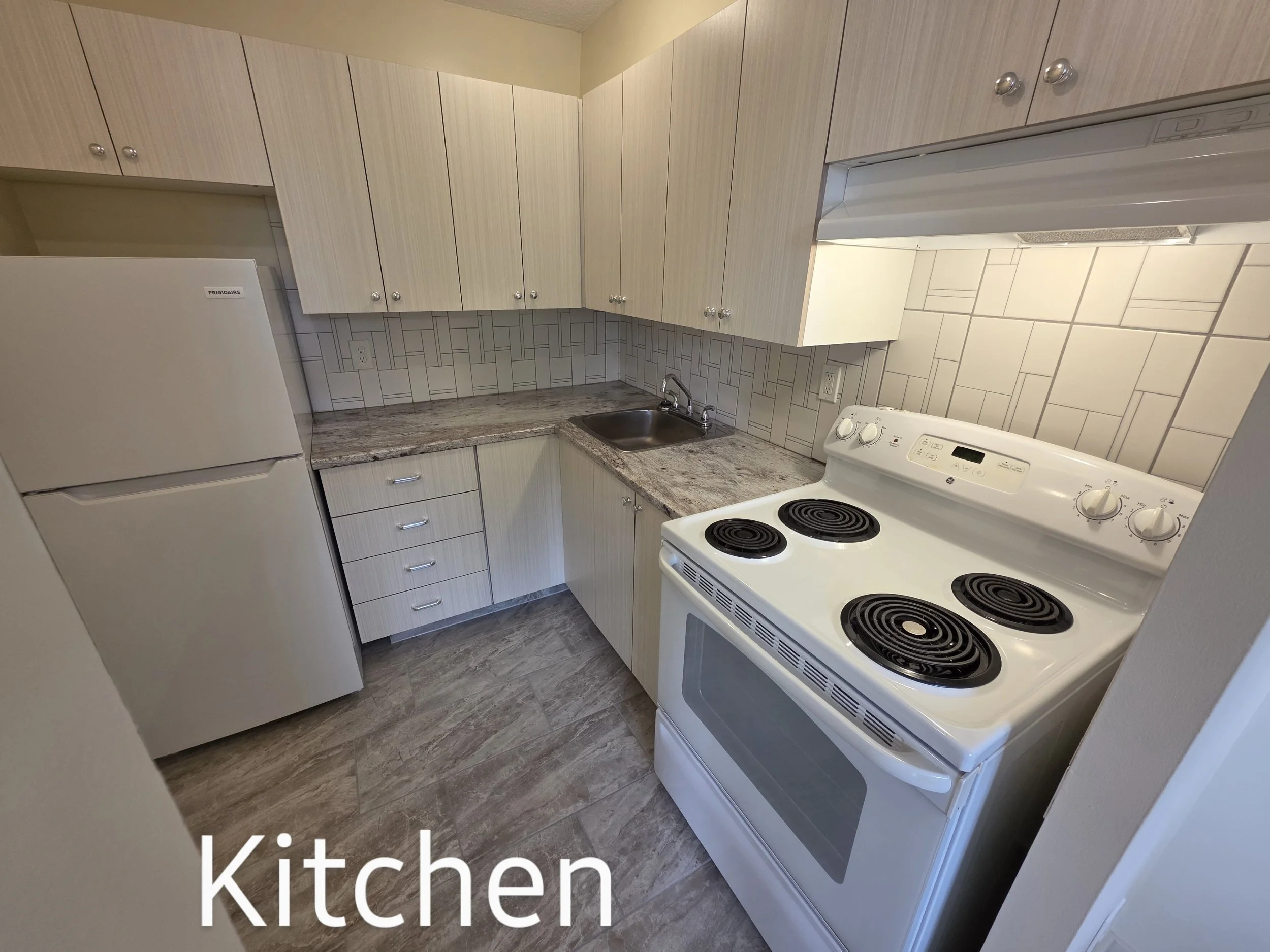 Large 1 Bedroom Kitchen Apartment for Rent