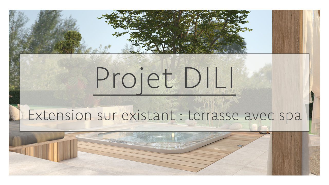 Projet DILI, extension d'une terrasse existante avec un spa, vue d'une terrasse en bois avec un spa, coin salon extérieur, mobilier en bois et coussins décoratifs, arbres et nature en arrière-plan.