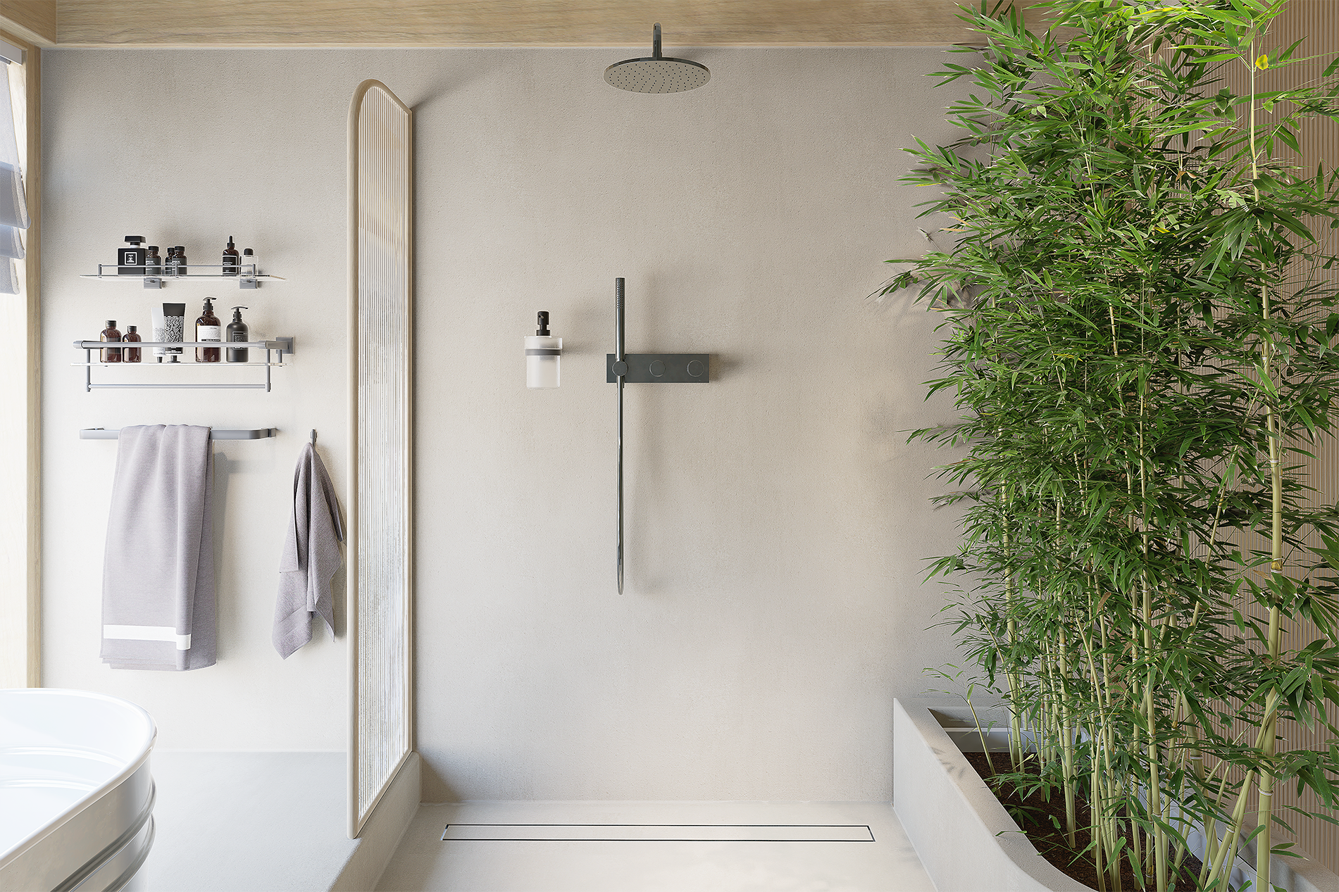 Salle de bain minimaliste avec une douche à plafond, une grande plante verte dans un planter blanc, et un mur blanc clair avec des étagères et des serviettes