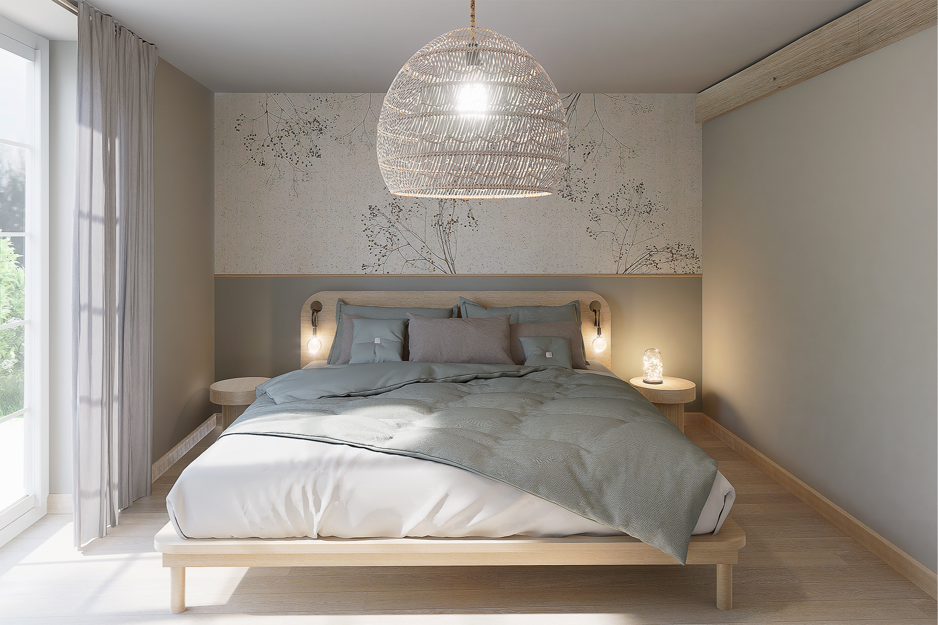 Chambre minimaliste avec lit en bois, draps gris et coussins, lampes de chevet, grand chandelier en rotin, mur décoratif avec motifs de branches et feuilles, fenêtres avec rideaux gris clairs, sol en bois clair.