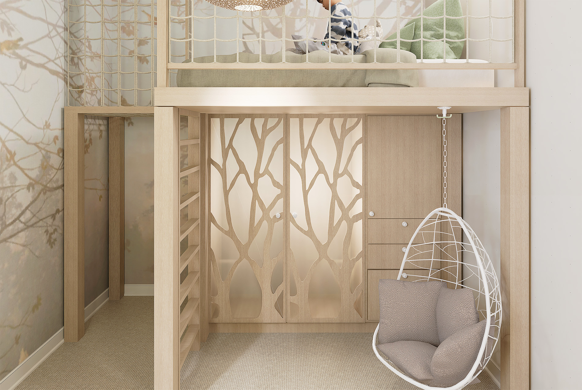 Un lit en mezzanine en bois avec un espace de jeu en dessous, une cloison en bois sculptée représentant des branches d'arbre, une chaise suspendue blanche avec coussin, et un mur avec un motif d'arbres.
