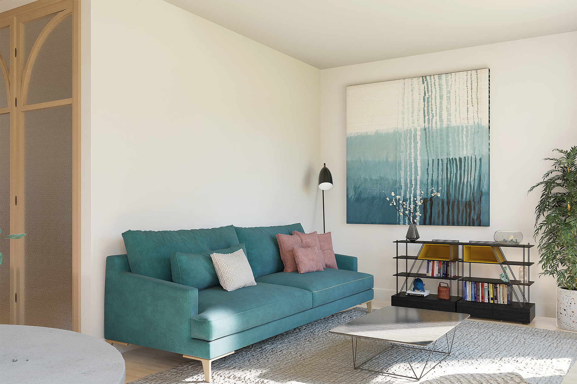 Salon moderne avec canapé bleu, tableau abstrait bleu et blanc, étagère noire avec livres et décorations, lampe sur pied, grand pot de plantes vertes, tapis beige clair, petite table basse en marbre avec cadre en métal.