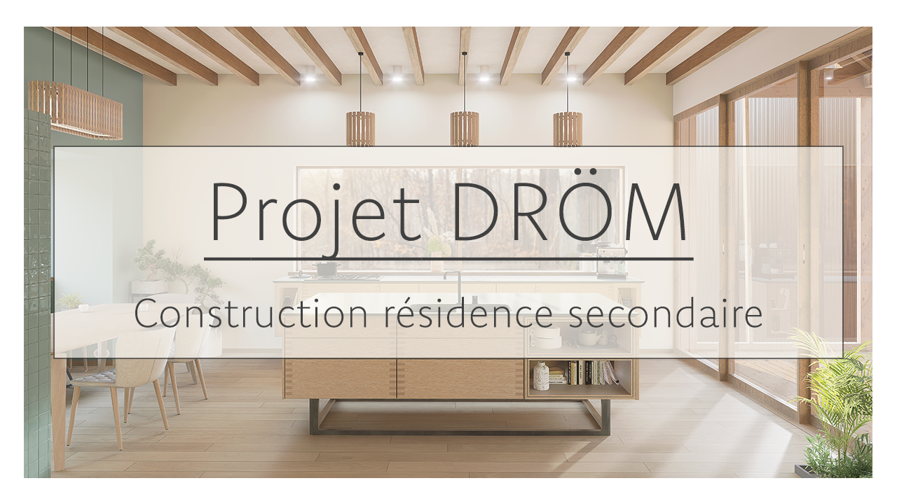 Un intérieur moderne d'une cuisine et salle à manger avec plafond en bois, éclairage suspendu, murs clairs et grandes fenêtres en bois laissant entrer beaucoup de lumière naturelle