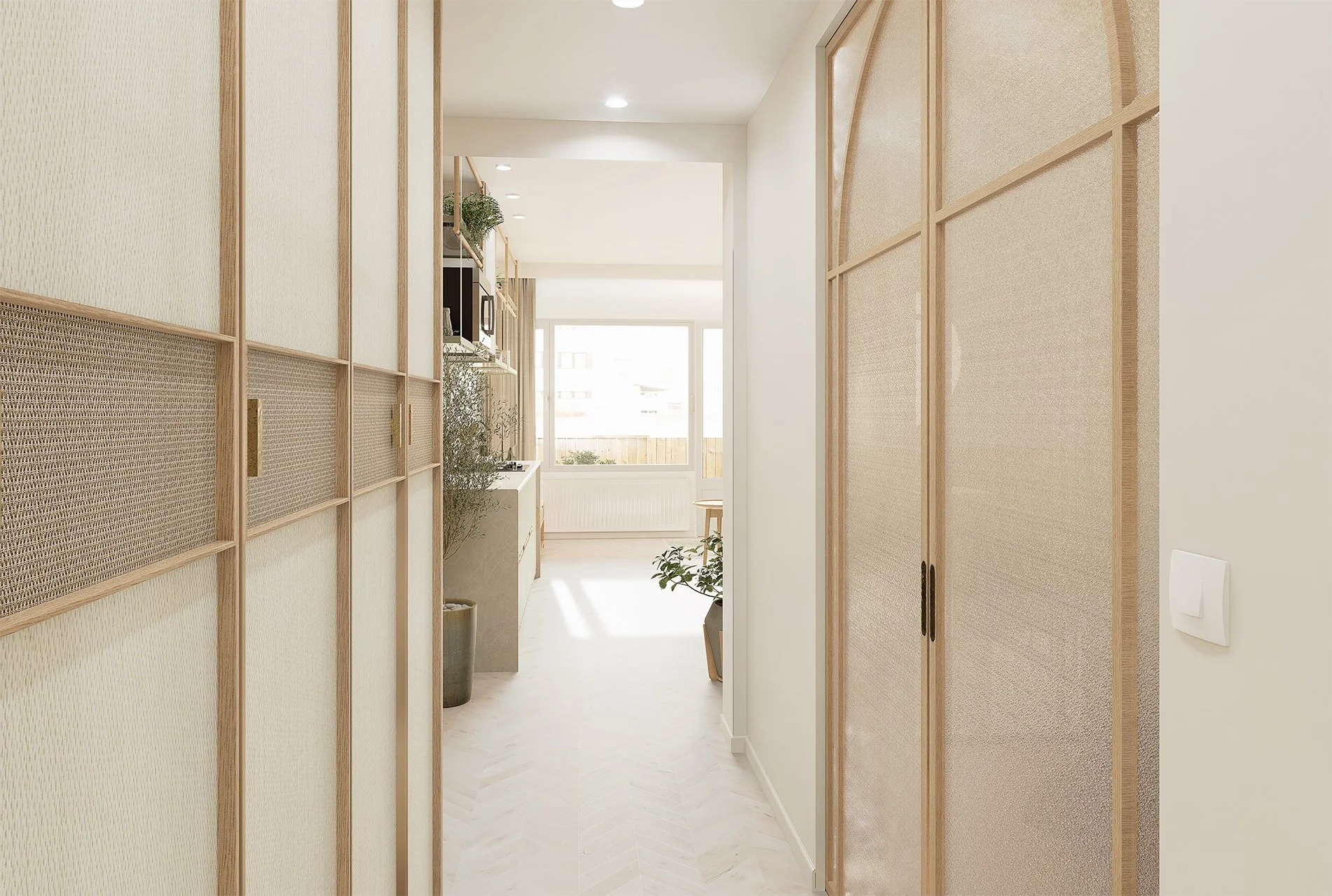 Couloir intérieur avec portes en bois et murs blancs, lumière naturelle provenant d'une fenêtre à l'extrémité.