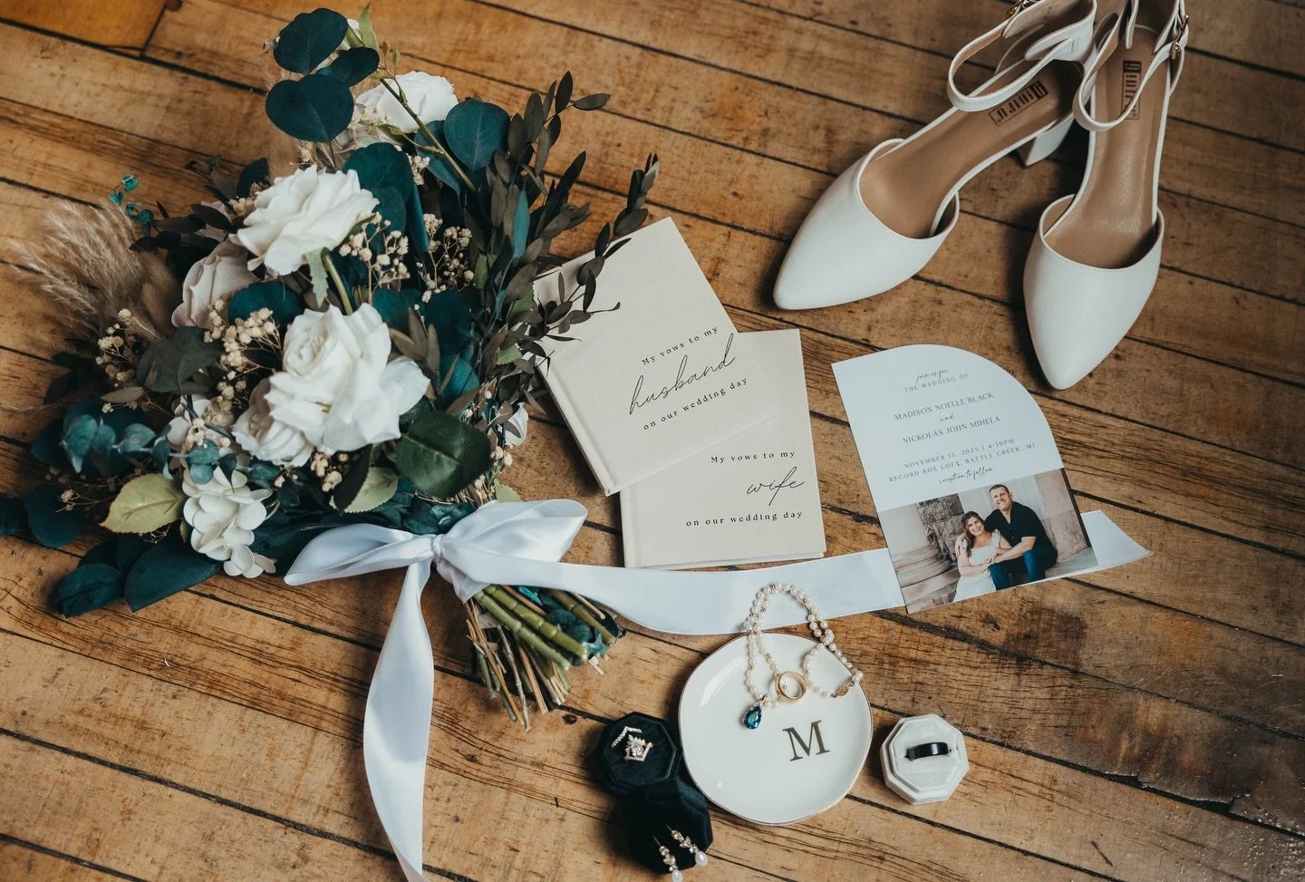 Cheers to forever 🤍

#michiganphotographer  #honeypeakphotography #michiganweddingphotographer #detroitweddingphotographer