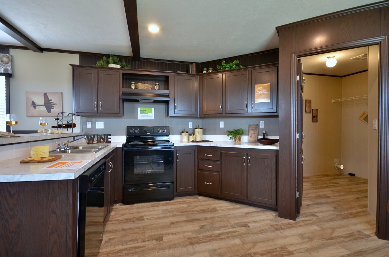 alamo-lite-16763b-kitchen.jpg